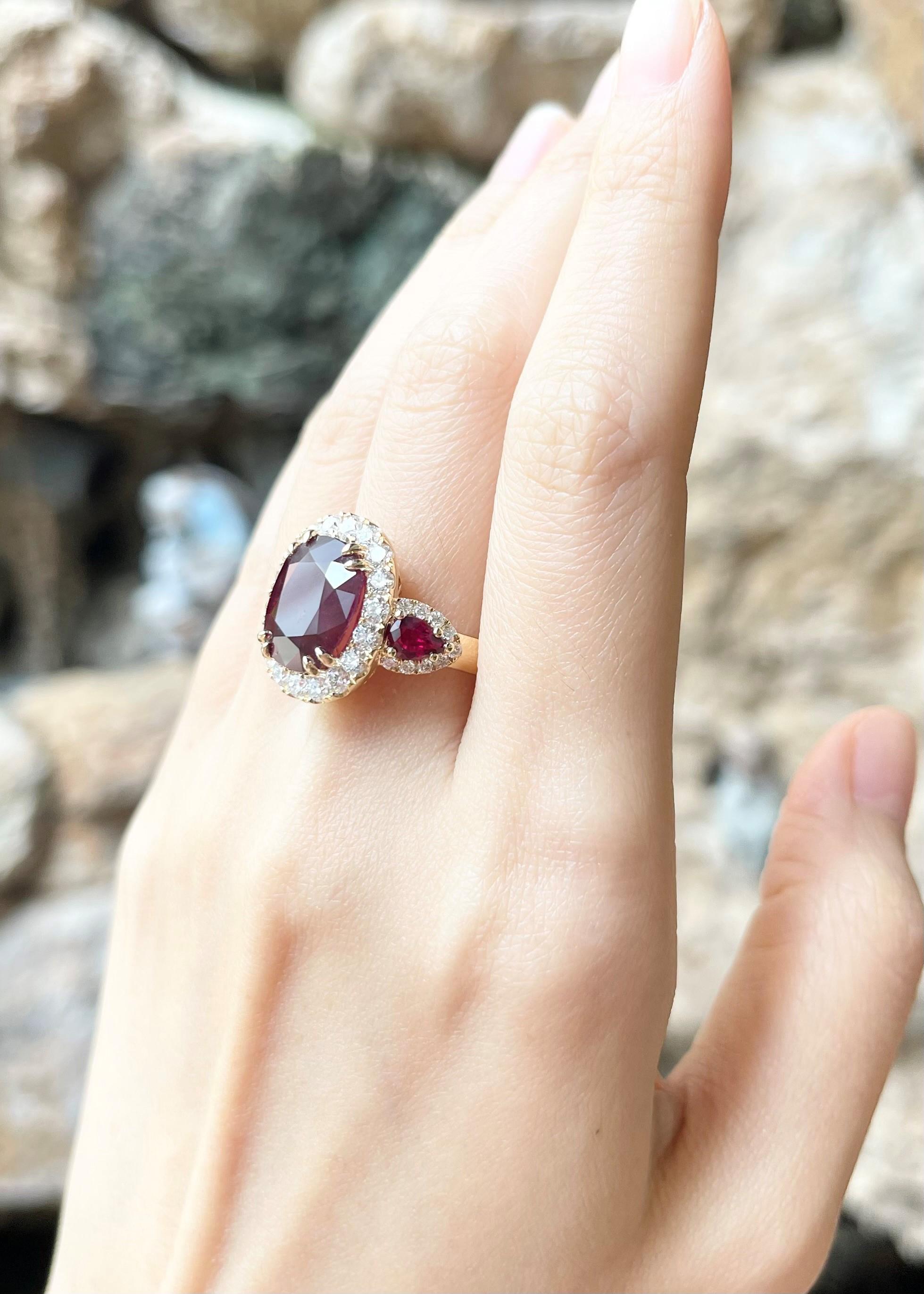 Donna Anello con rubino non riscaldato e diamante certificato GIA con montatura in oro rosa 18 carati in vendita