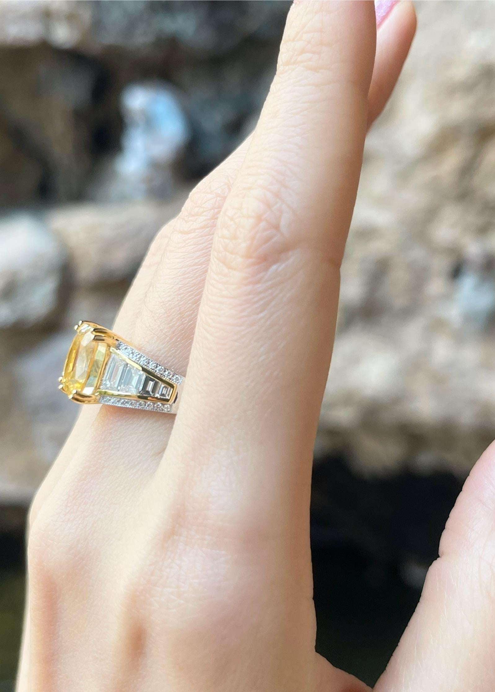 Women's or Men's GIA Certified Unheated Yellow Sapphire 5cts with Diamond Ring in 18K White Gold For Sale