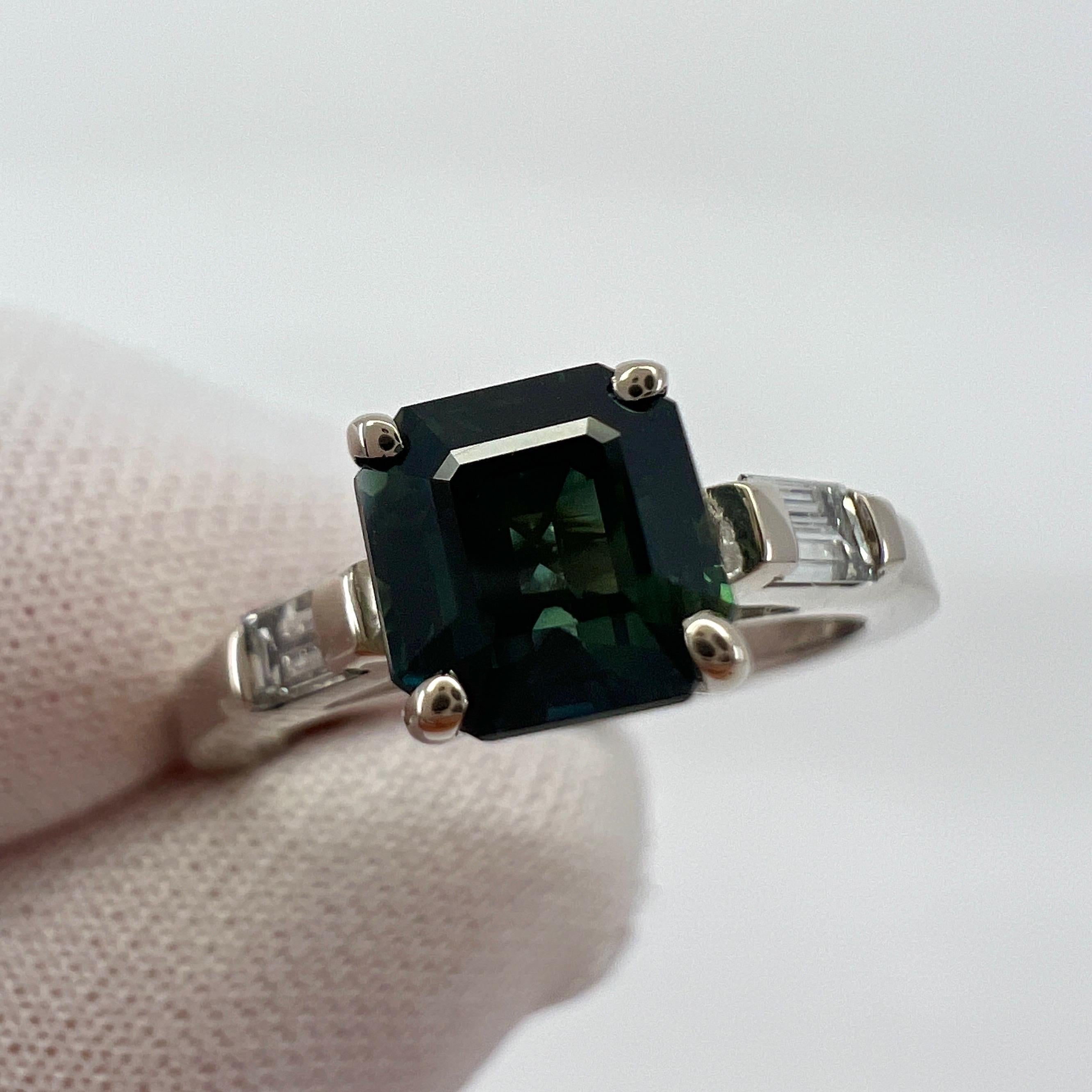 GIA-zertifizierter unbehandelter Asscher Saphir-Diamant-Ring aus 18 Karat Weißgold mit drei Steinen im Zustand „Neu“ im Angebot in Birmingham, GB