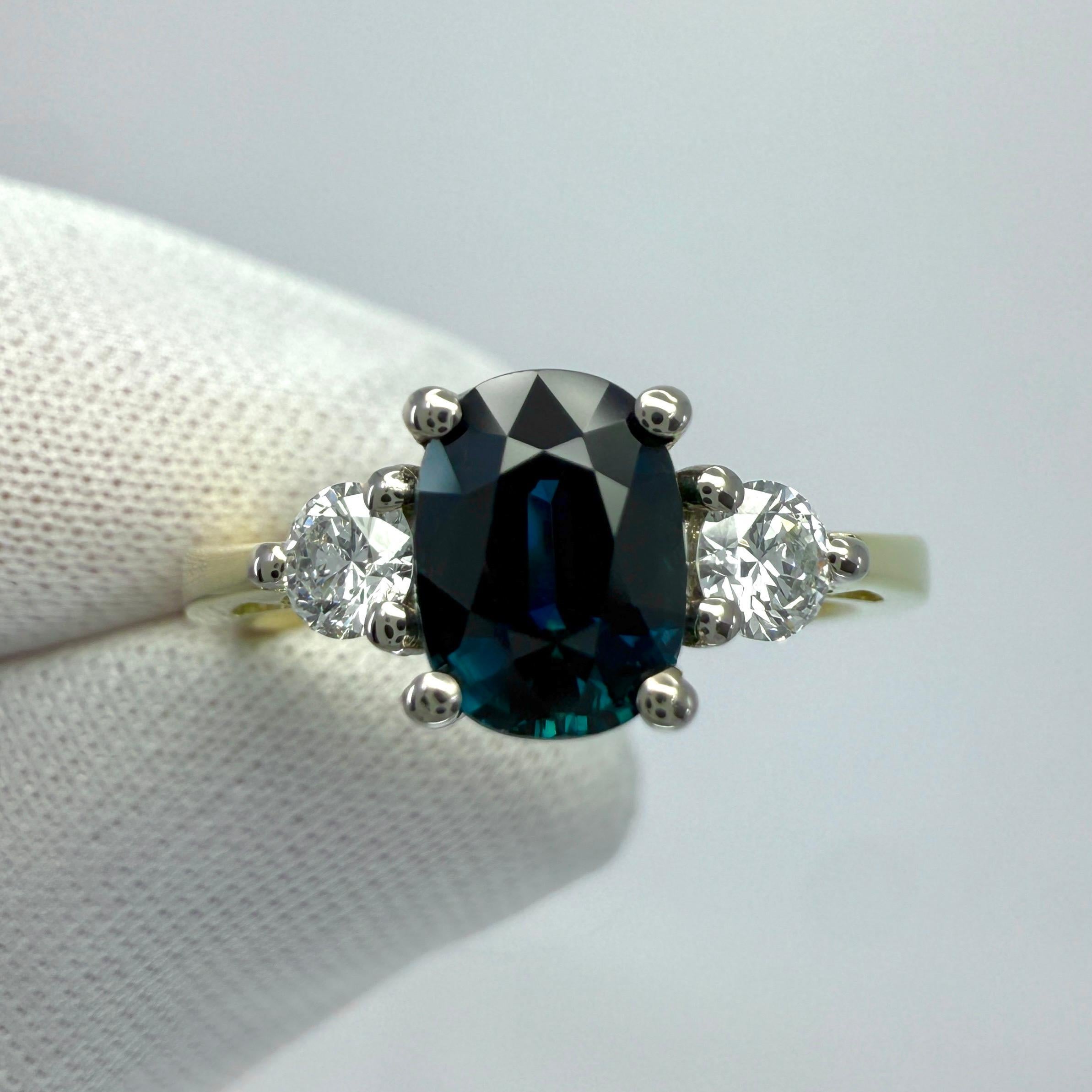 GIA zertifiziert unbehandelt Kissen blauer Saphir Diamant drei Stein 18k Gold Ring für Damen oder Herren im Angebot