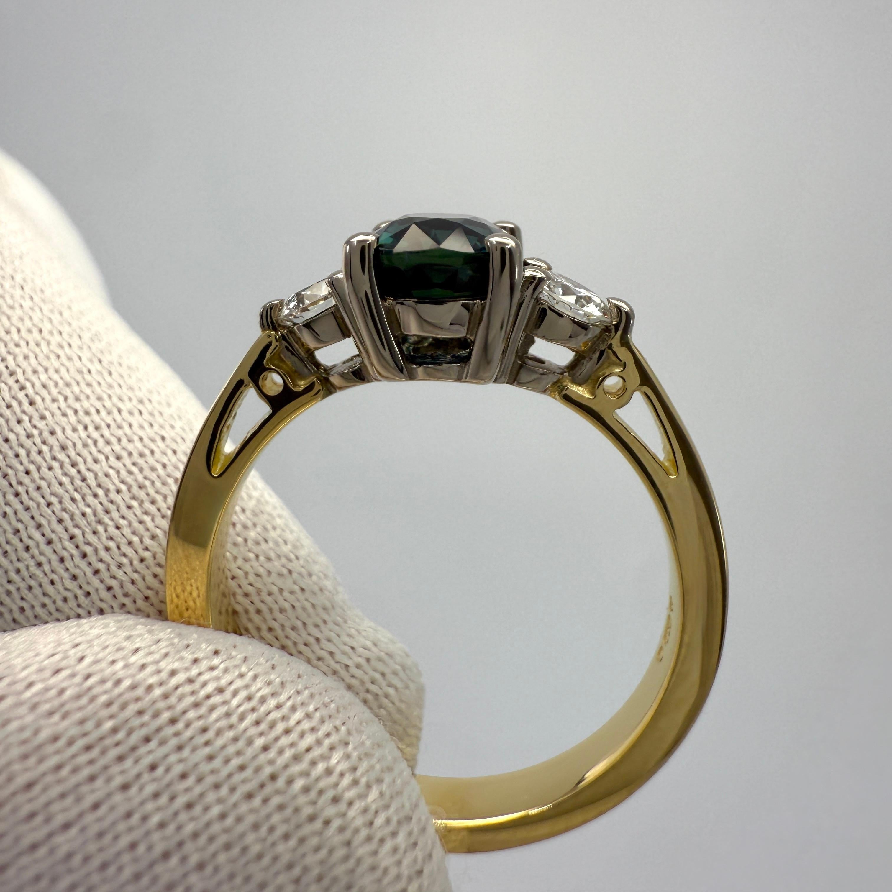 GIA zertifiziert unbehandelt Kissen blauer Saphir Diamant drei Stein 18k Gold Ring im Angebot 1