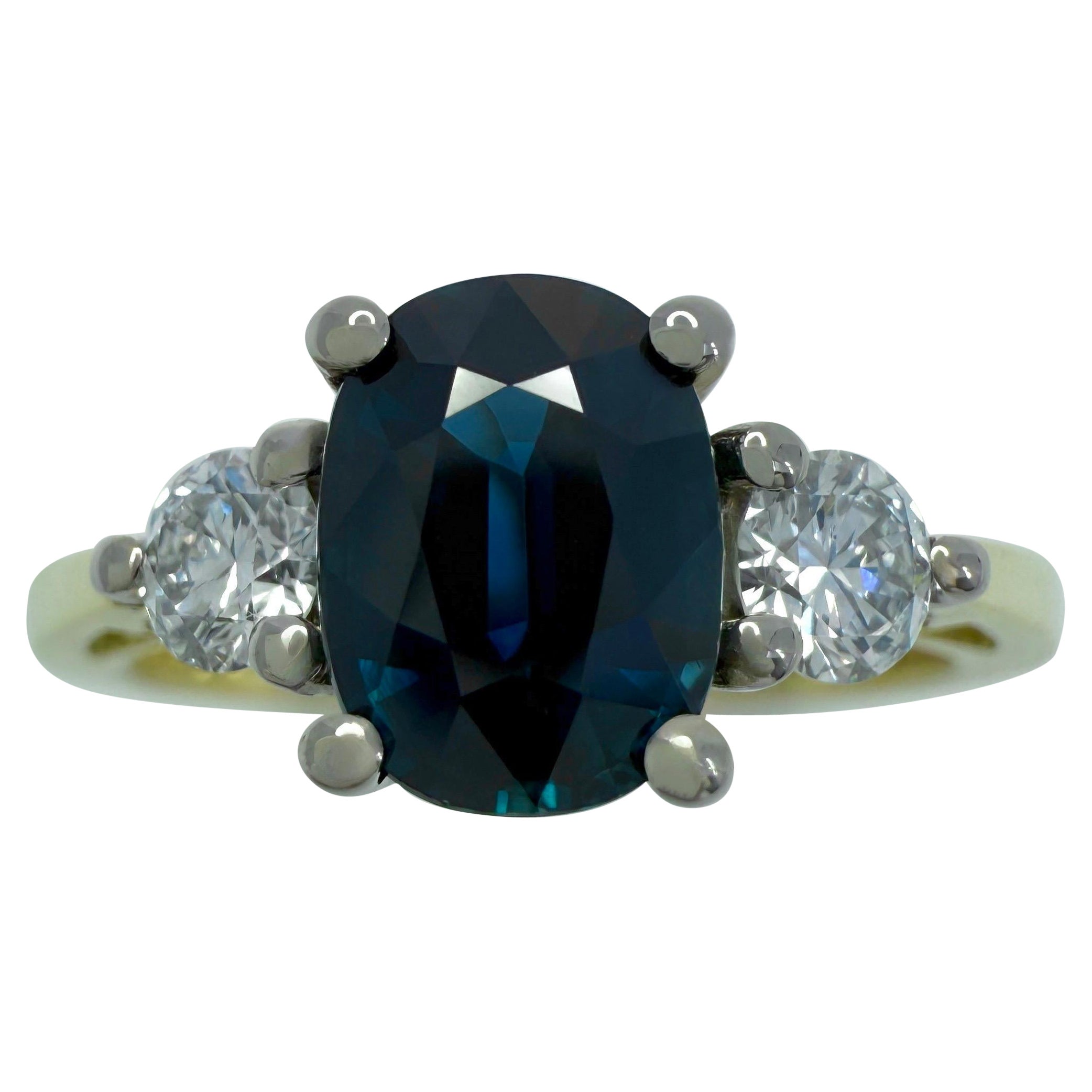GIA Certified Untreated Cushion Blue Sapphire Diamond Three Stone Gold Ring (bague en or 18 carats)
