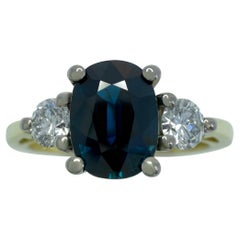 GIA Certified Untreated Cushion Blue Sapphire Diamond Three Stone Gold Ring (bague en or 18 carats)