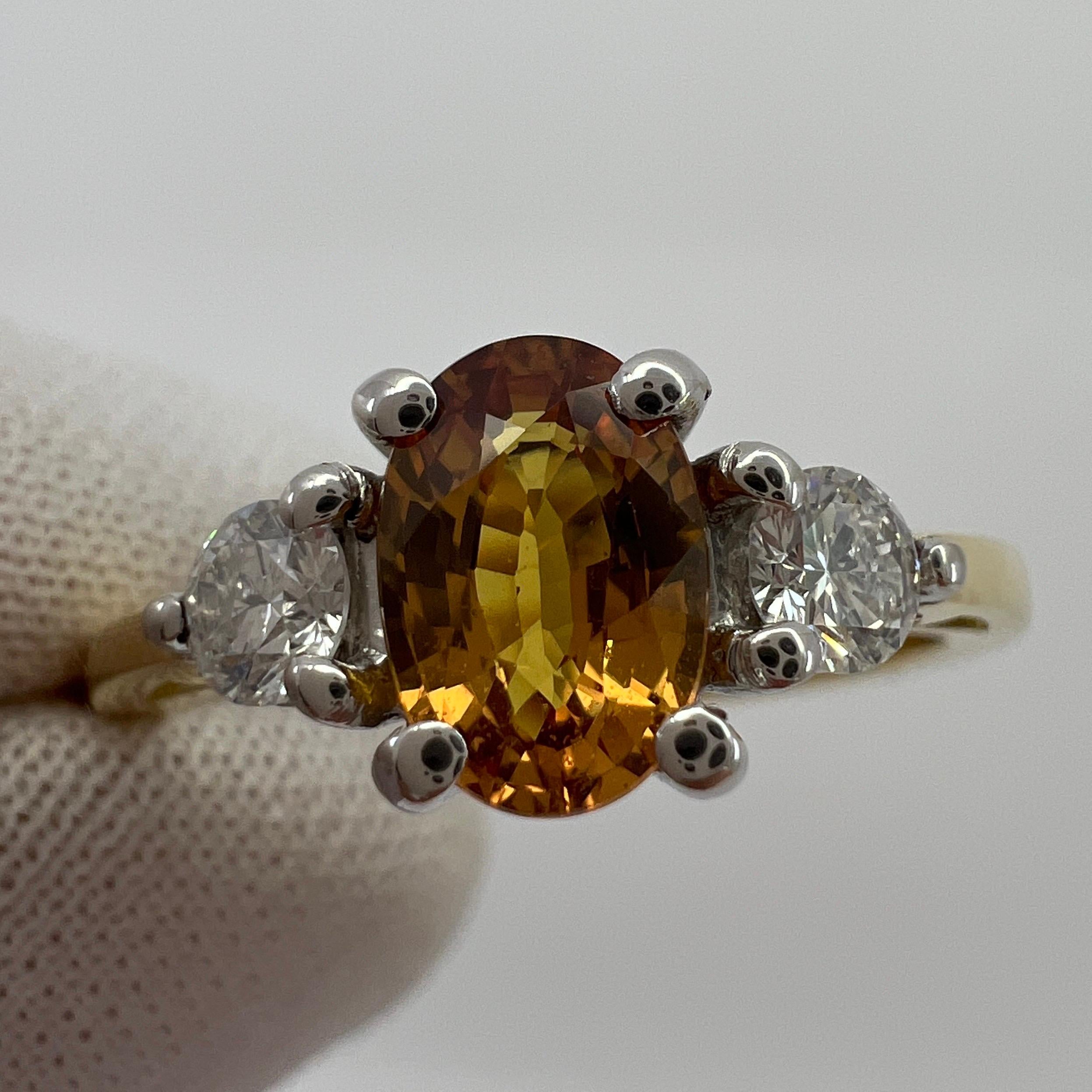 GIA Certified Untreated Orange Sapphire & Diamond Three Stone 18k Gold Ring In New Condition For Sale In Birmingham, GB