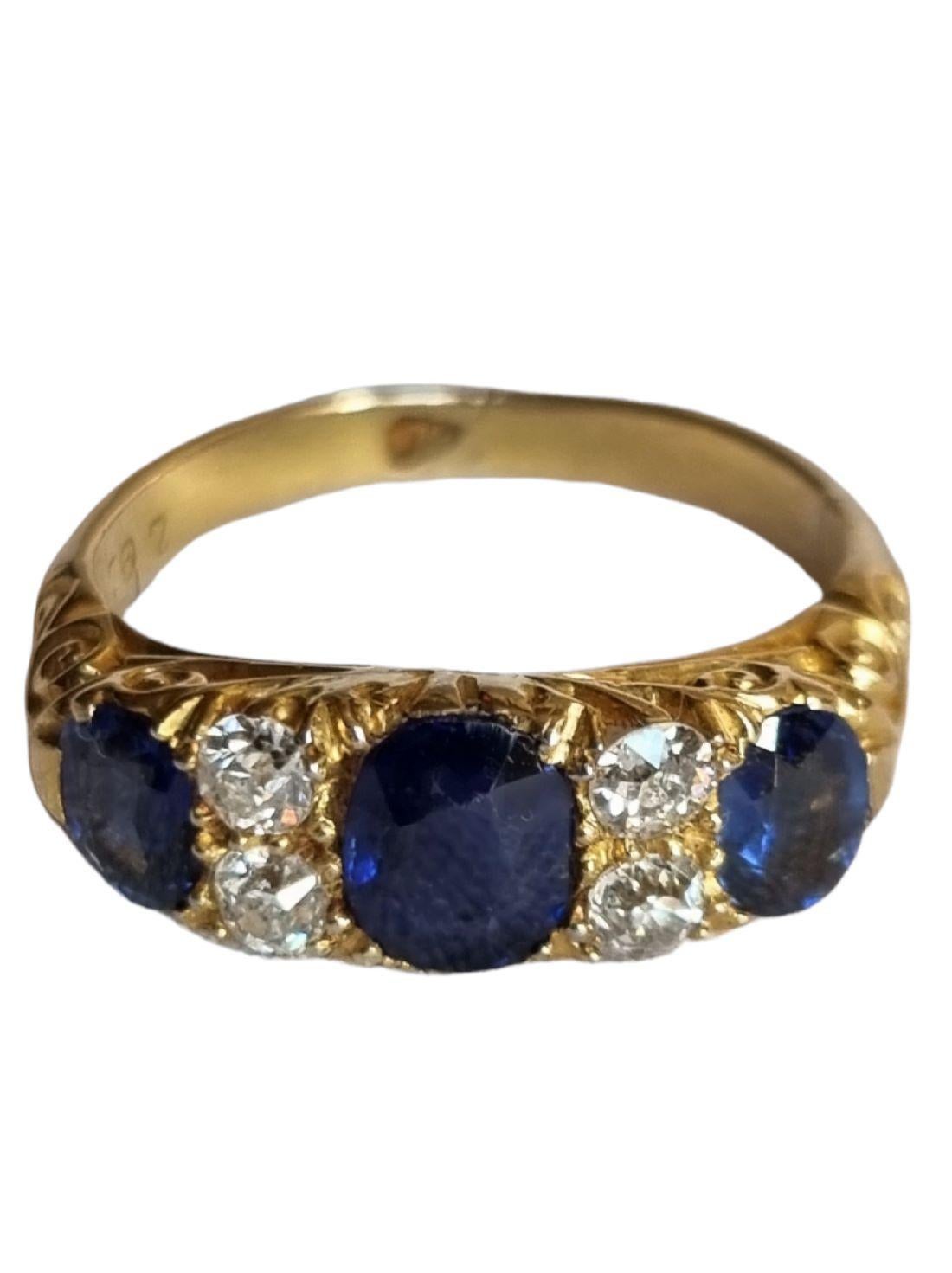 GIA certified Victorian Three Stone Blue Sapphire and Diamond Ring In Good Condition For Sale In OVIEDO, AS