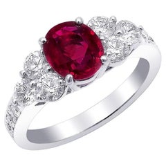 Bague en platine sertie de diamants en rubis naturel de Birmanie certifiés GIA de 1,34 carat 
