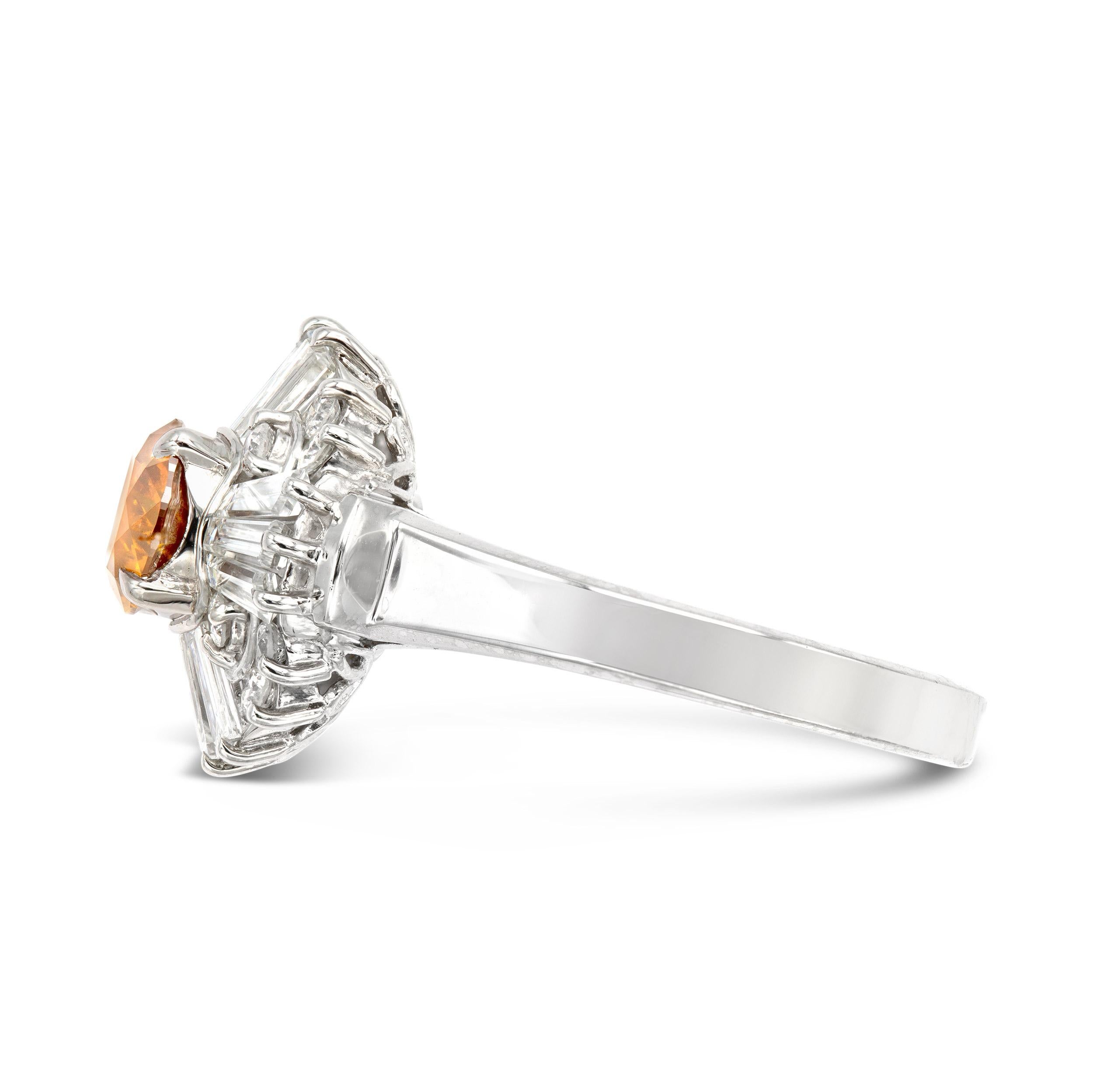 GIA-zertifizierte Vintage 0,83ct. Ballerina-Ring mit tief gelb-orangefarbenem Diamanten im ausgefallenen Design (Rundschliff) im Angebot