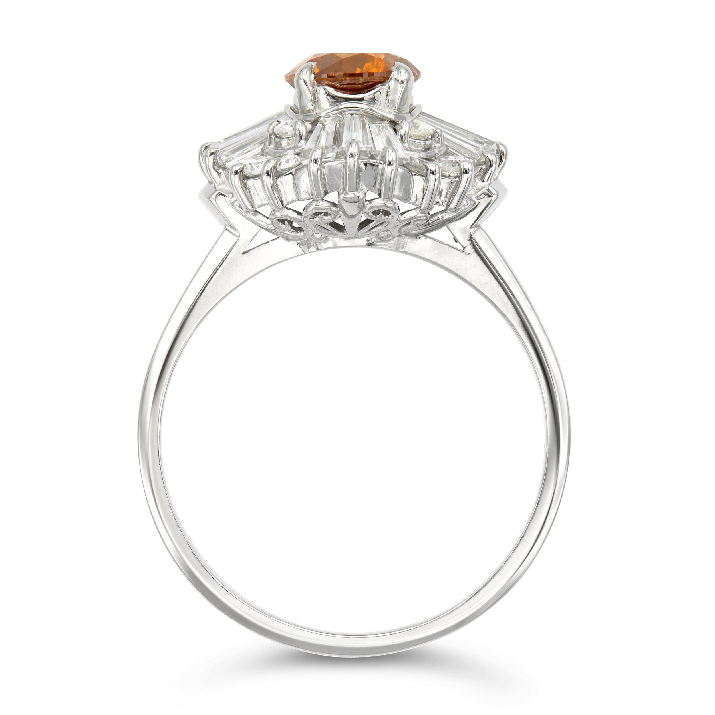 GIA-zertifizierte Vintage 0,83ct. Ballerina-Ring mit tief gelb-orangefarbenem Diamanten im ausgefallenen Design im Zustand „Gut“ im Angebot in New York, NY