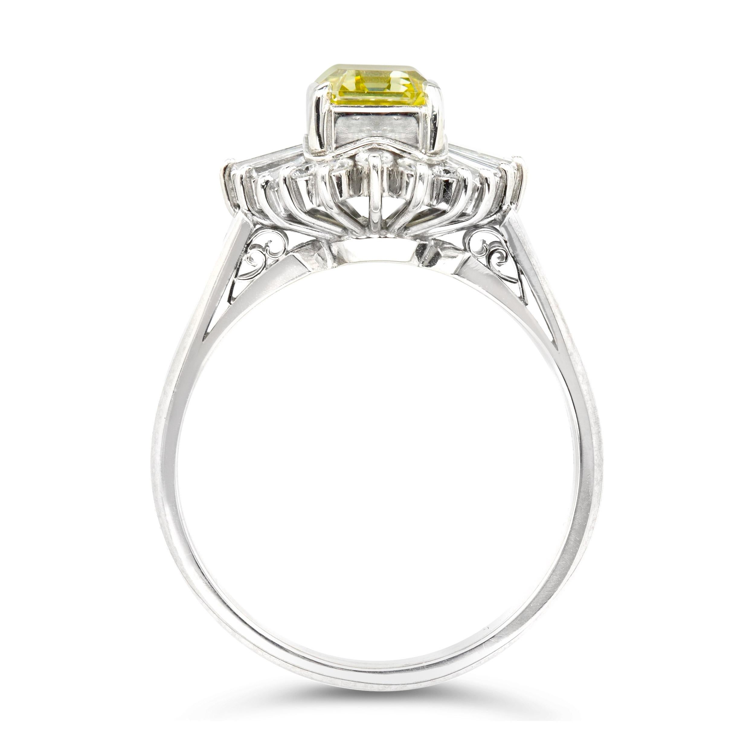 GIA-zertifizierter Vintage 1,21 Karat Ballerina-Ring mit intensiv gelbem Smaragdschliff, ausgefallen für Damen oder Herren