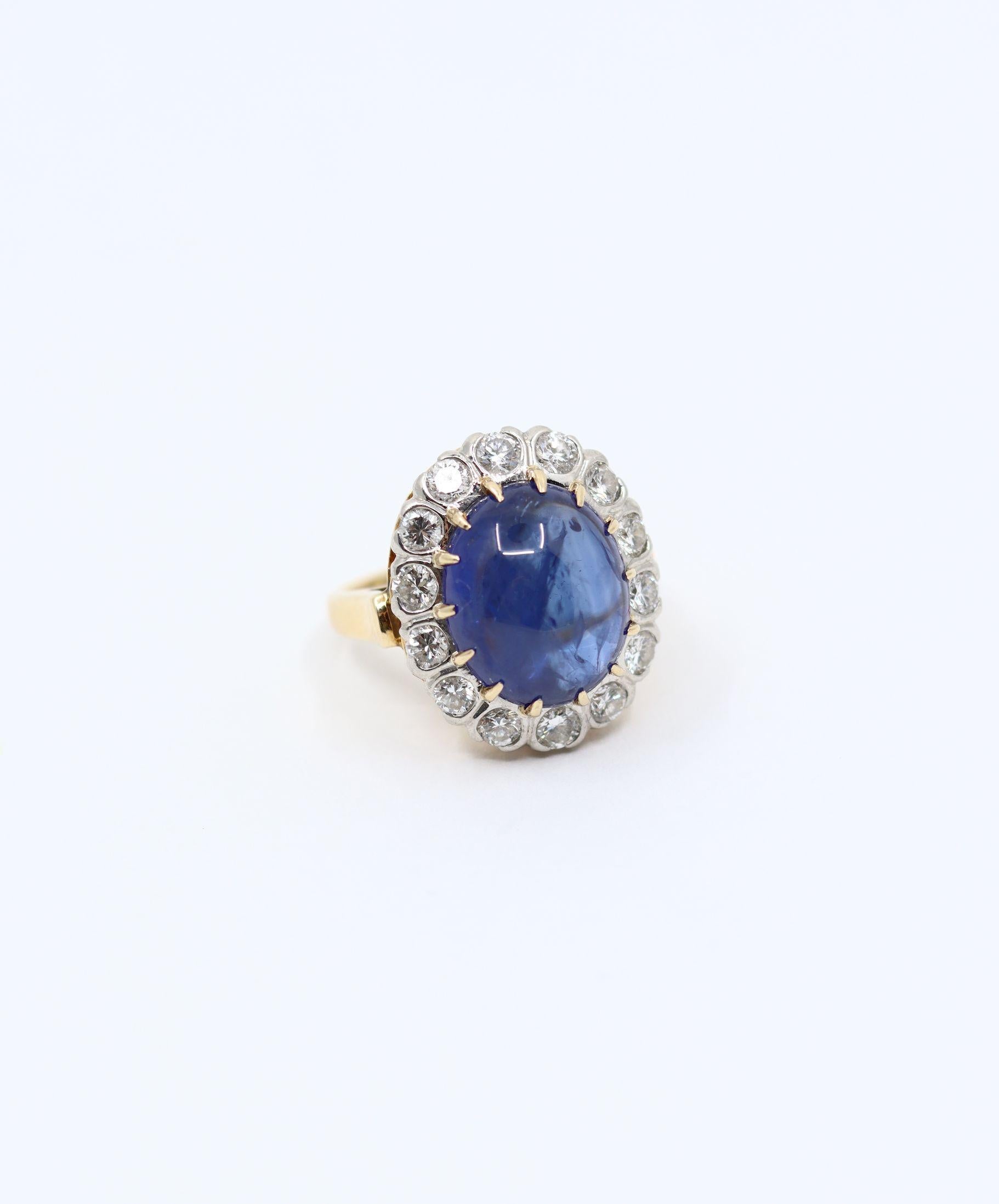 Women's GIA Certified Vintage 14KT Gold Sapphire Cabochon Diamond Ring For Sale