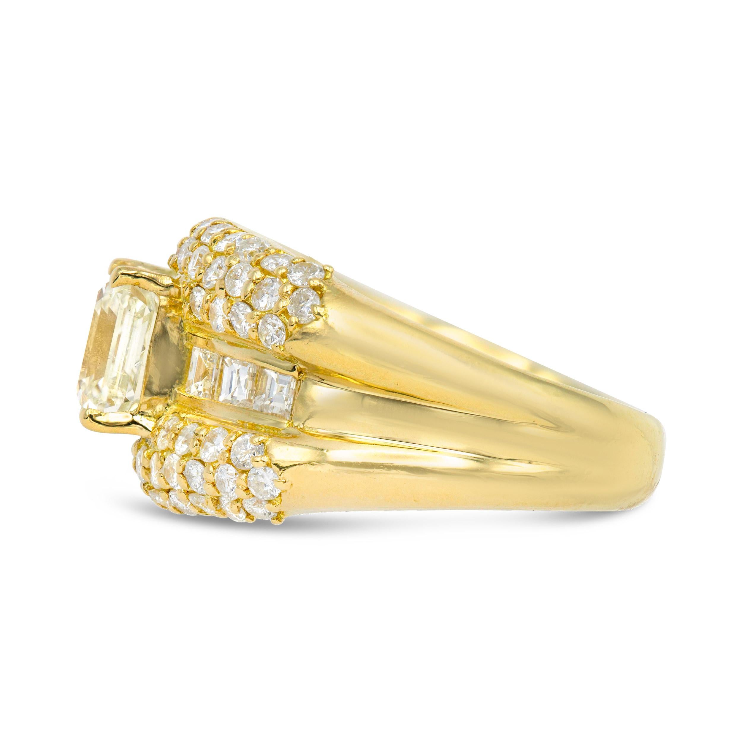 GIA-zertifizierte Vintage 1,70 Karat Ring mit Smaragdschliff aus 18 Karat Gelbgold im Zustand „Gut“ im Angebot in New York, NY