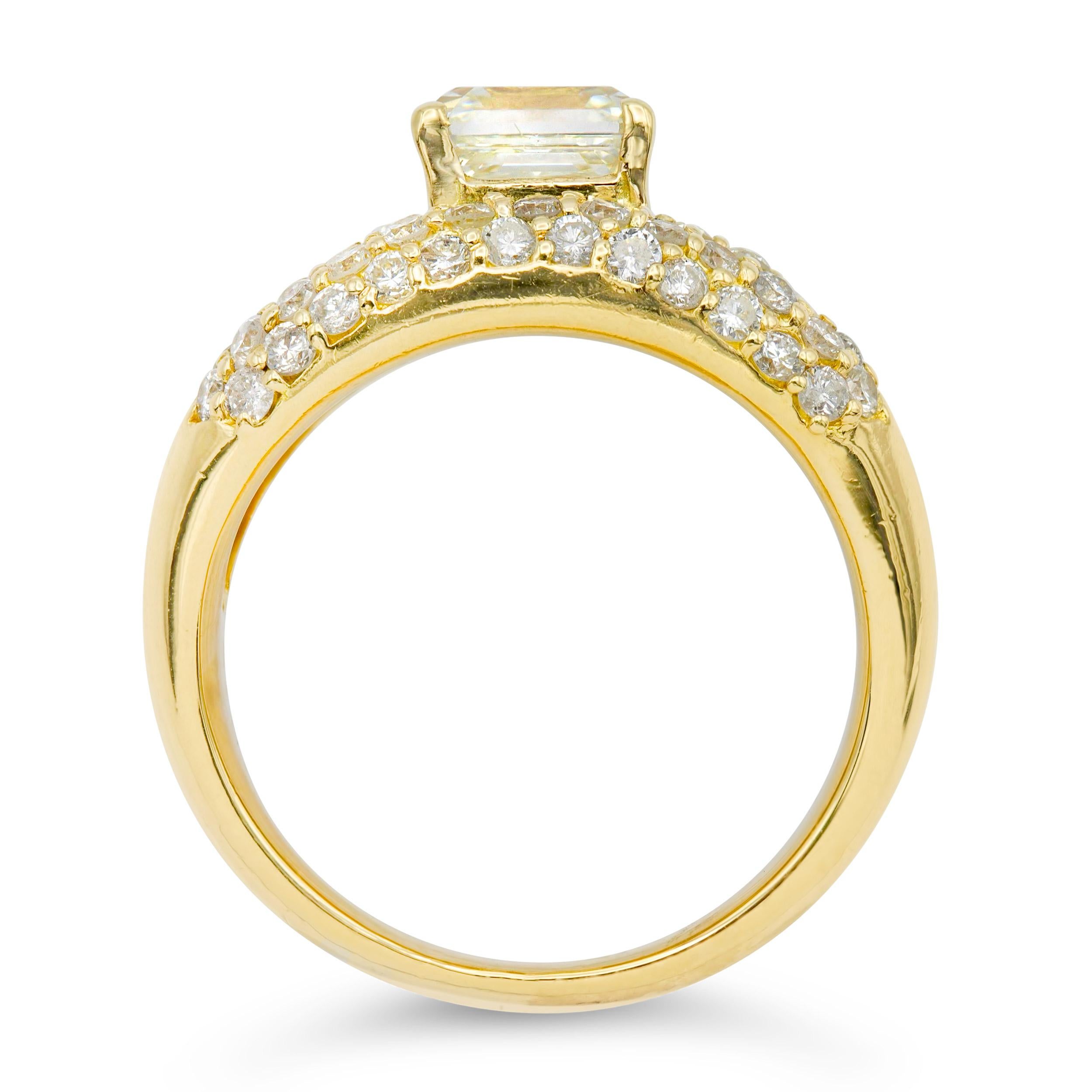 GIA-zertifizierte Vintage 1,70 Karat Ring mit Smaragdschliff aus 18 Karat Gelbgold für Damen oder Herren im Angebot