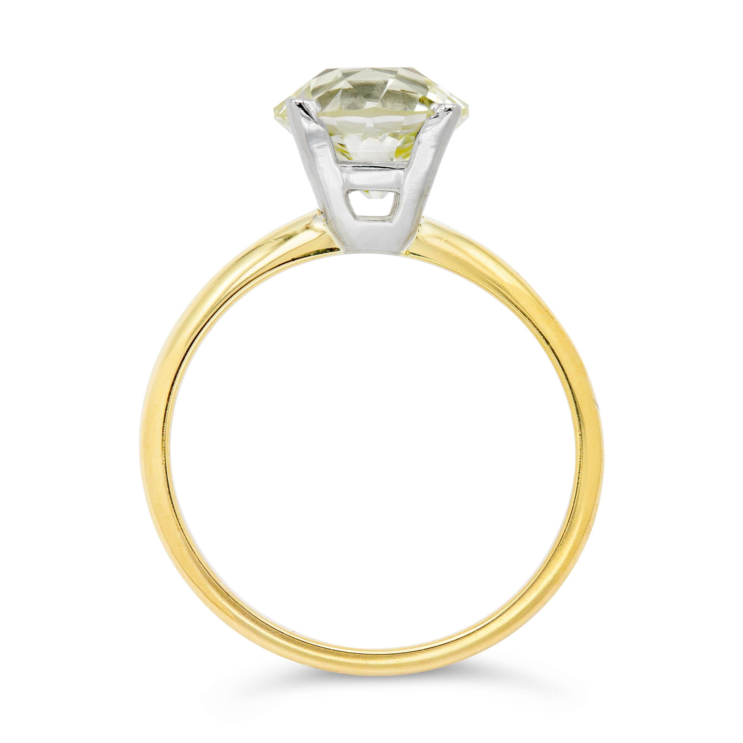 Women's or Men's GIA Certified Vintage 2.65 Ct. Solitaire Engagement Ring For Sale