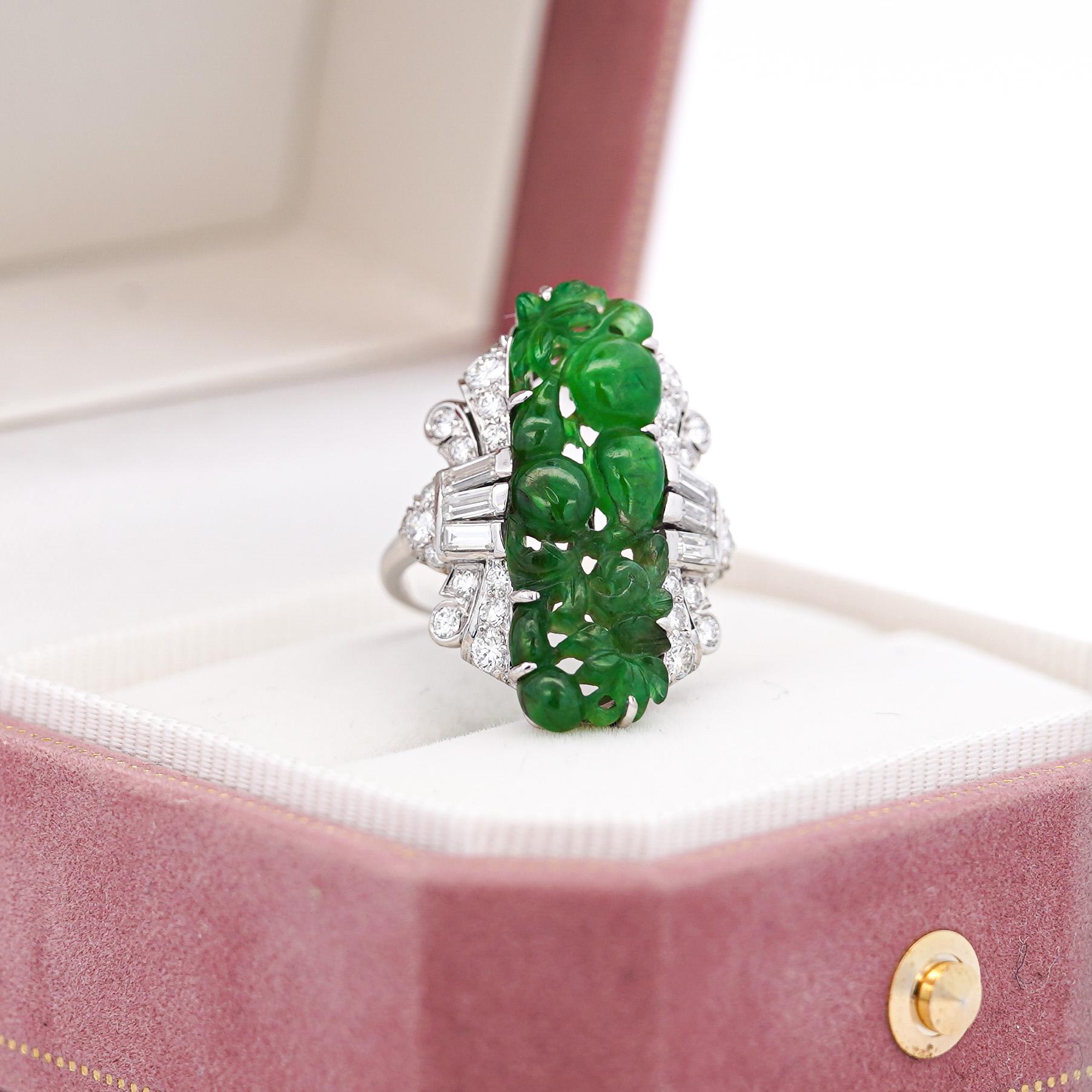 GIA Certified Vintage Carved Jadeite Jade & Diamond Statement Ring In Excellent Condition For Sale In Miami, FL
