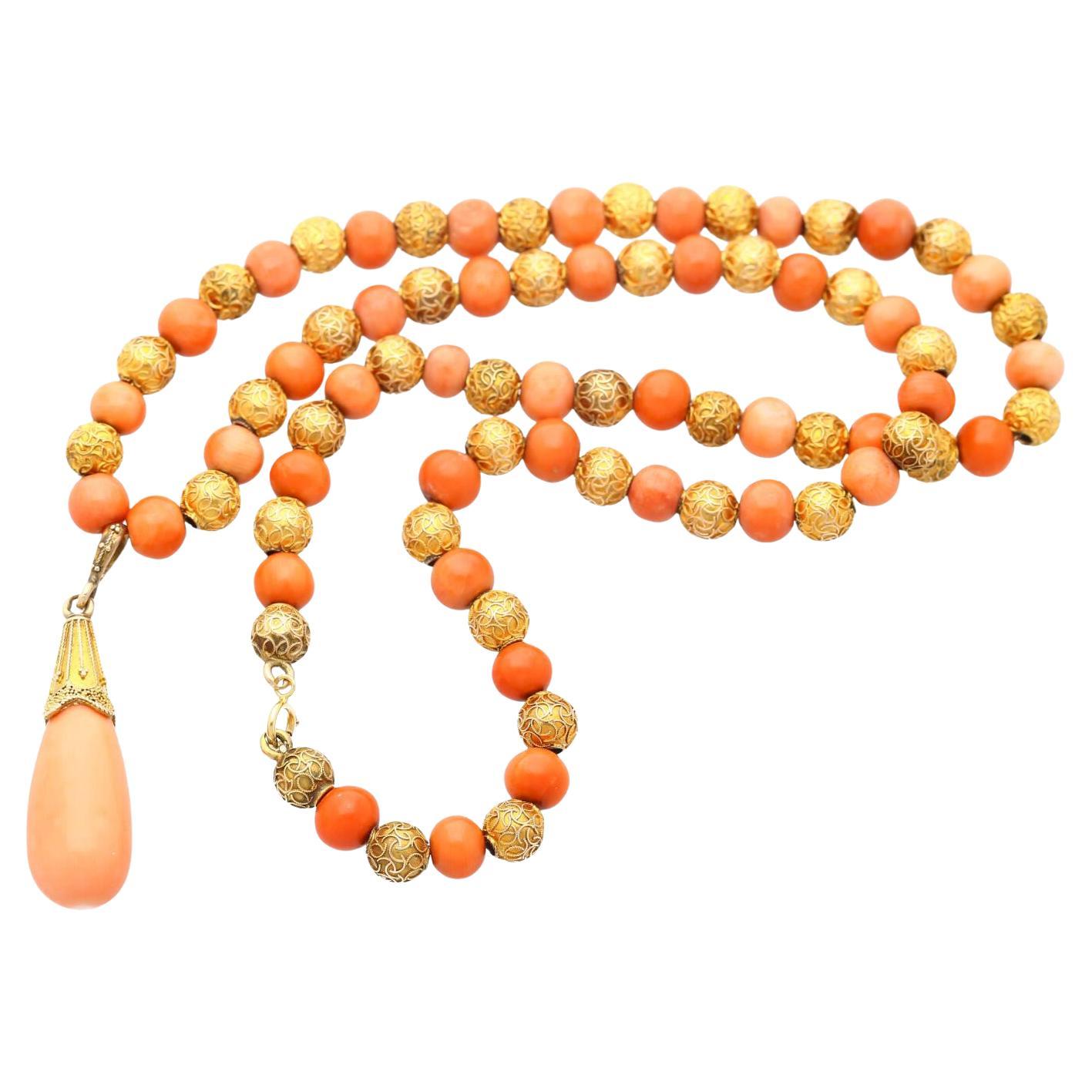 Ciondolo a goccia in corallo d
epoca e filigrana d
oro 14 carati certificato GIA