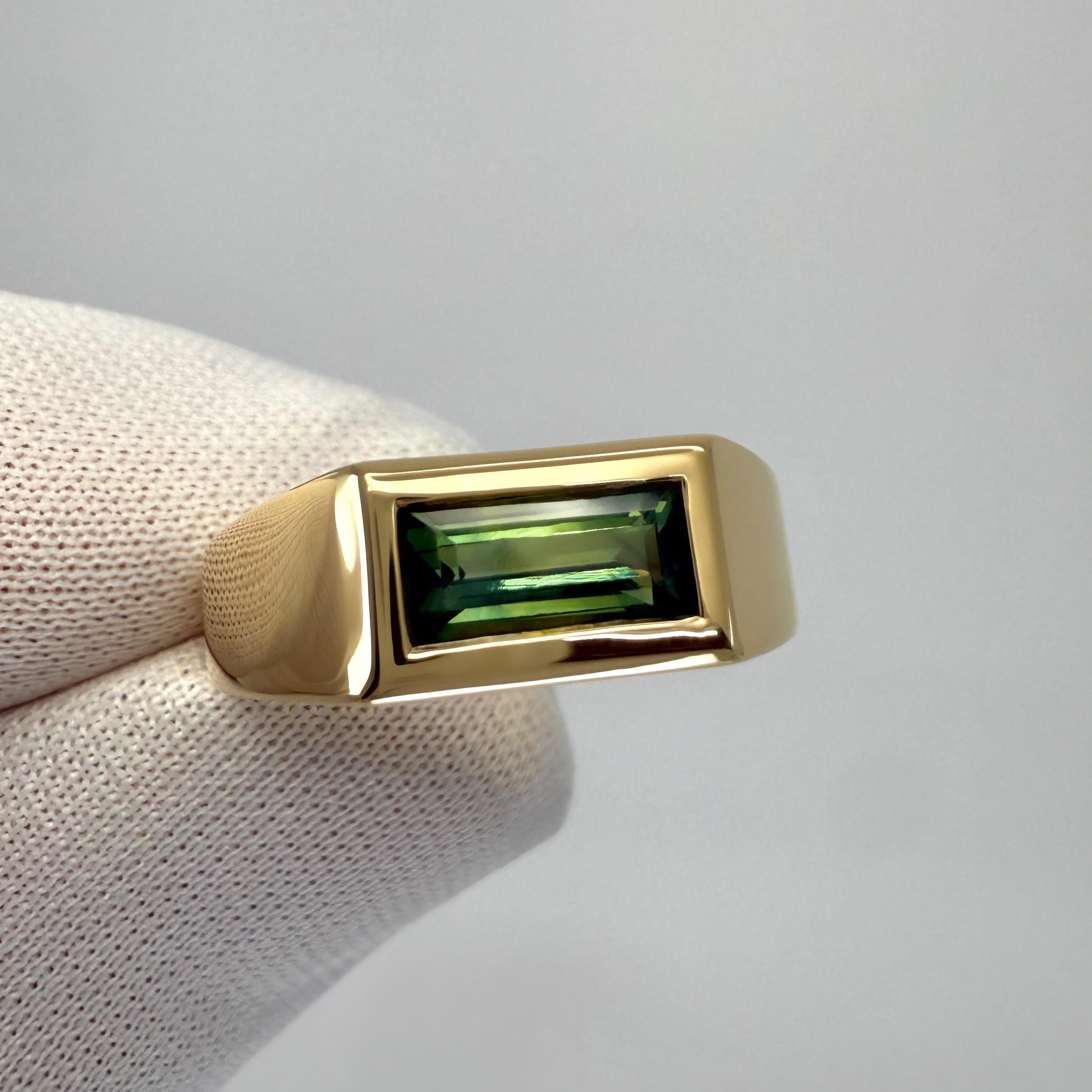 GIA Certified Vivid Green Untreated Australian Sapphire (zaffiro australiano non trattato) Anello East West in oro 18 carati In condizioni Nuovo in vendita a Birmingham, GB