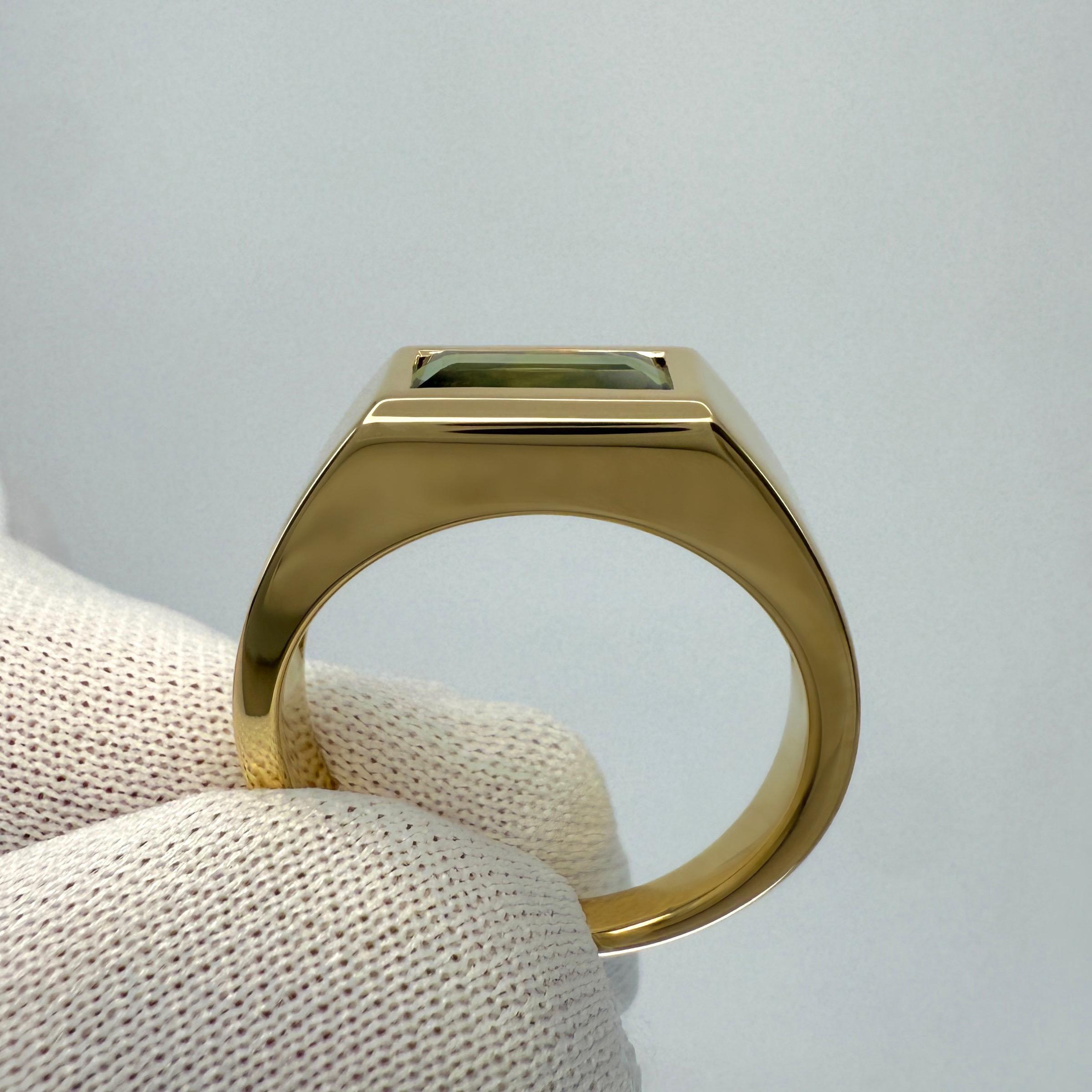 GIA Certified Vivid Green Untreated Australian Sapphire (zaffiro australiano non trattato) Anello East West in oro 18 carati in vendita 2