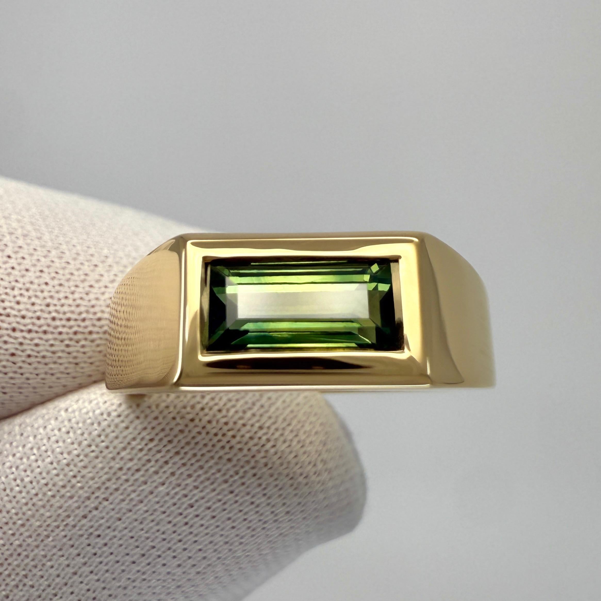 GIA Certified Vivid Green Untreated Australian Sapphire (zaffiro australiano non trattato) Anello East West in oro 18 carati in vendita 3