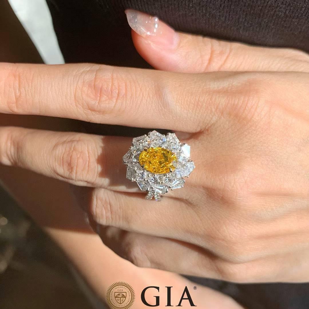 En vente :  Bague de fiançailles cocktail en diamant Vivid Diamonds jaune certifié GIA - Eze Jewelry 2