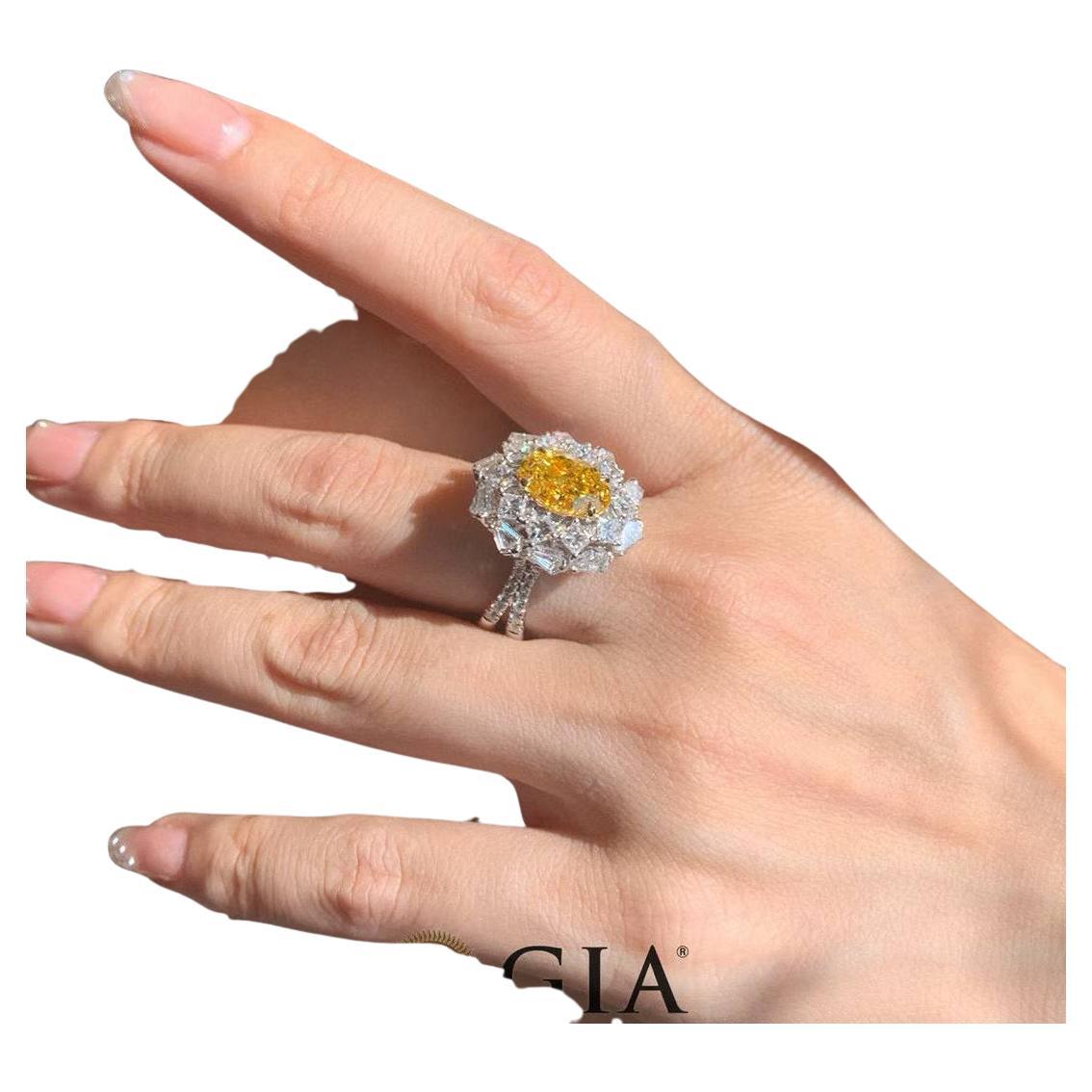 En vente :  Bague de fiançailles cocktail en diamant Vivid Diamonds jaune certifié GIA - Eze Jewelry