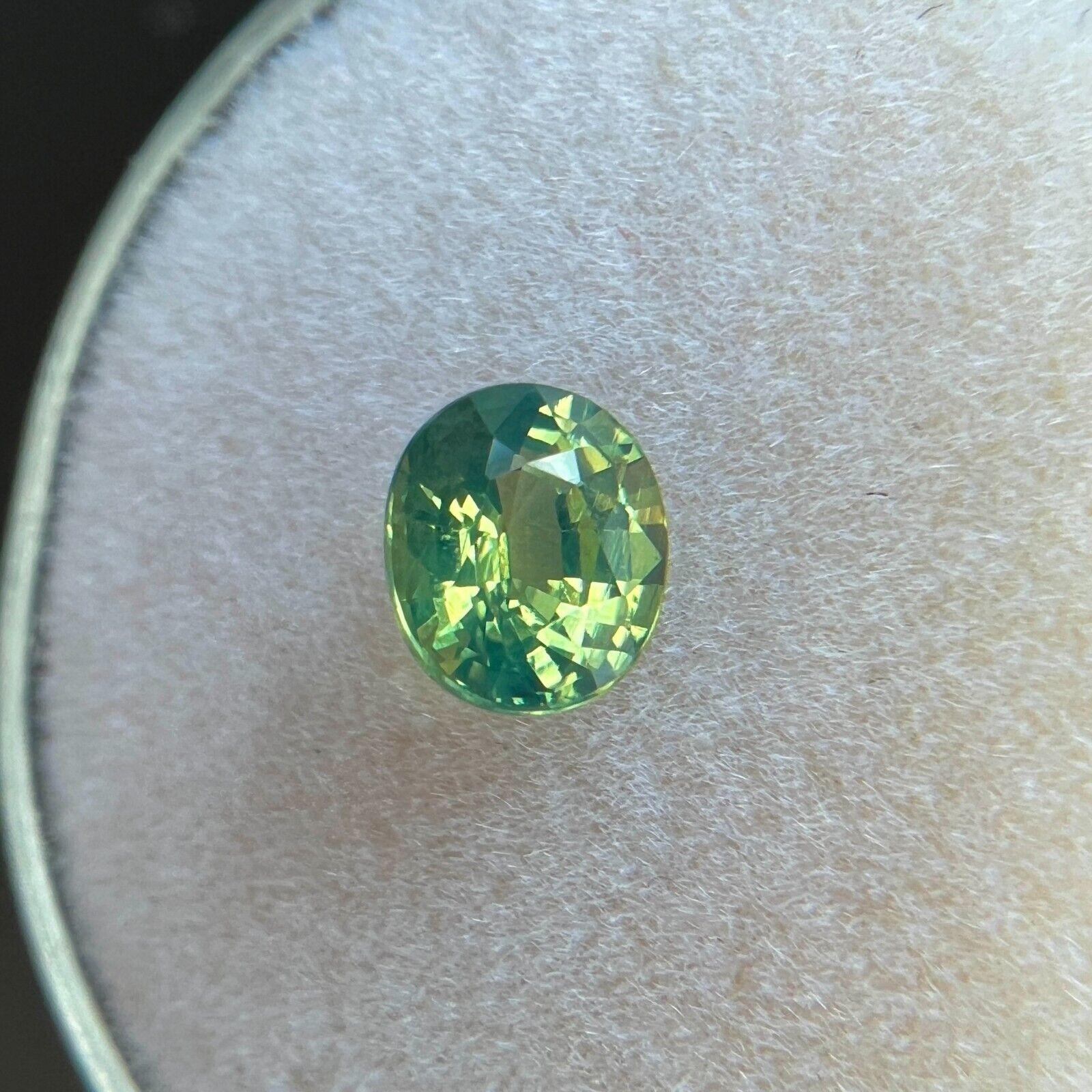 GIA Certified Vivid Yellow Green Sapphire 0.90Ct Natural Oval Cut Unheated Rare  en vente 1