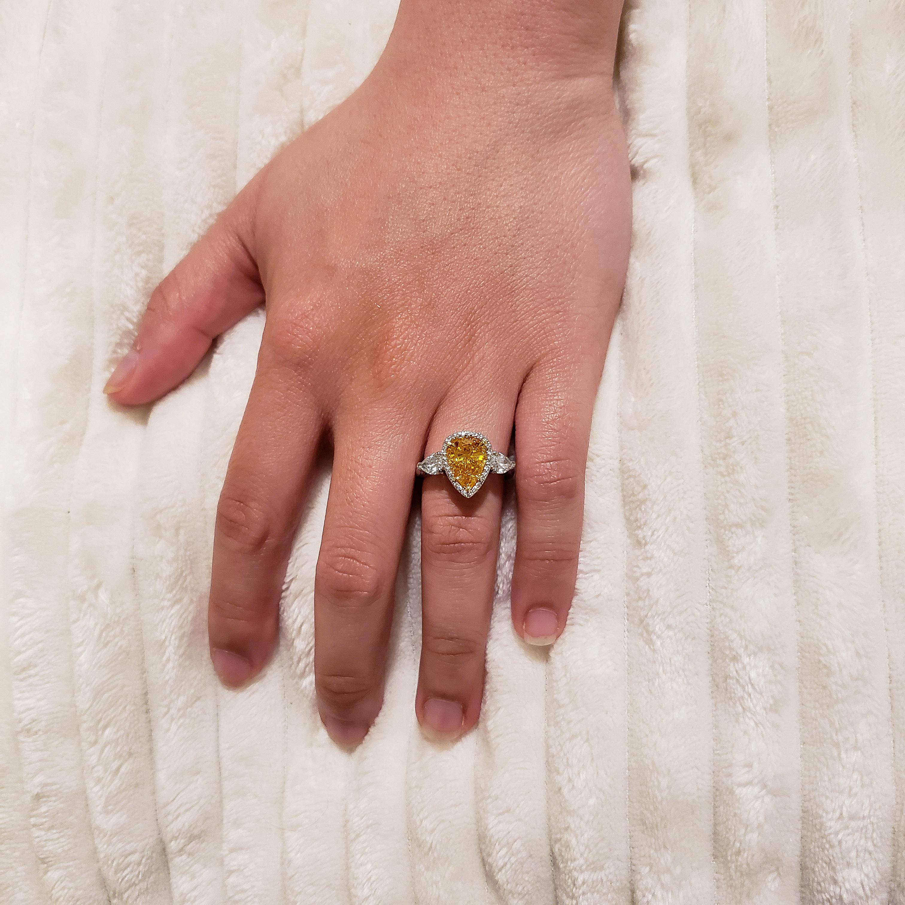 GIA-zertifizierter lebhaft gelber und orangefarbener birnenförmiger Diamant-Verlobungsring (Tropfenschliff) im Angebot