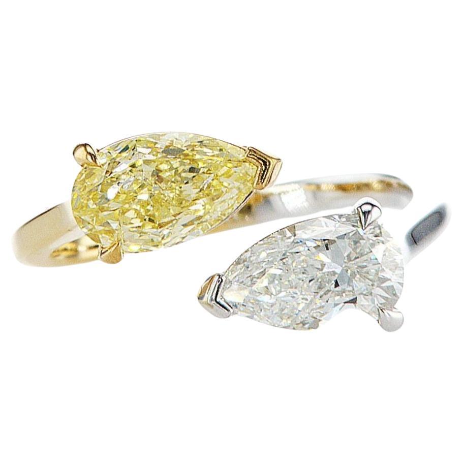 Anillo de cóctel de diamantes blancos y de color fantasía con certificación Gia