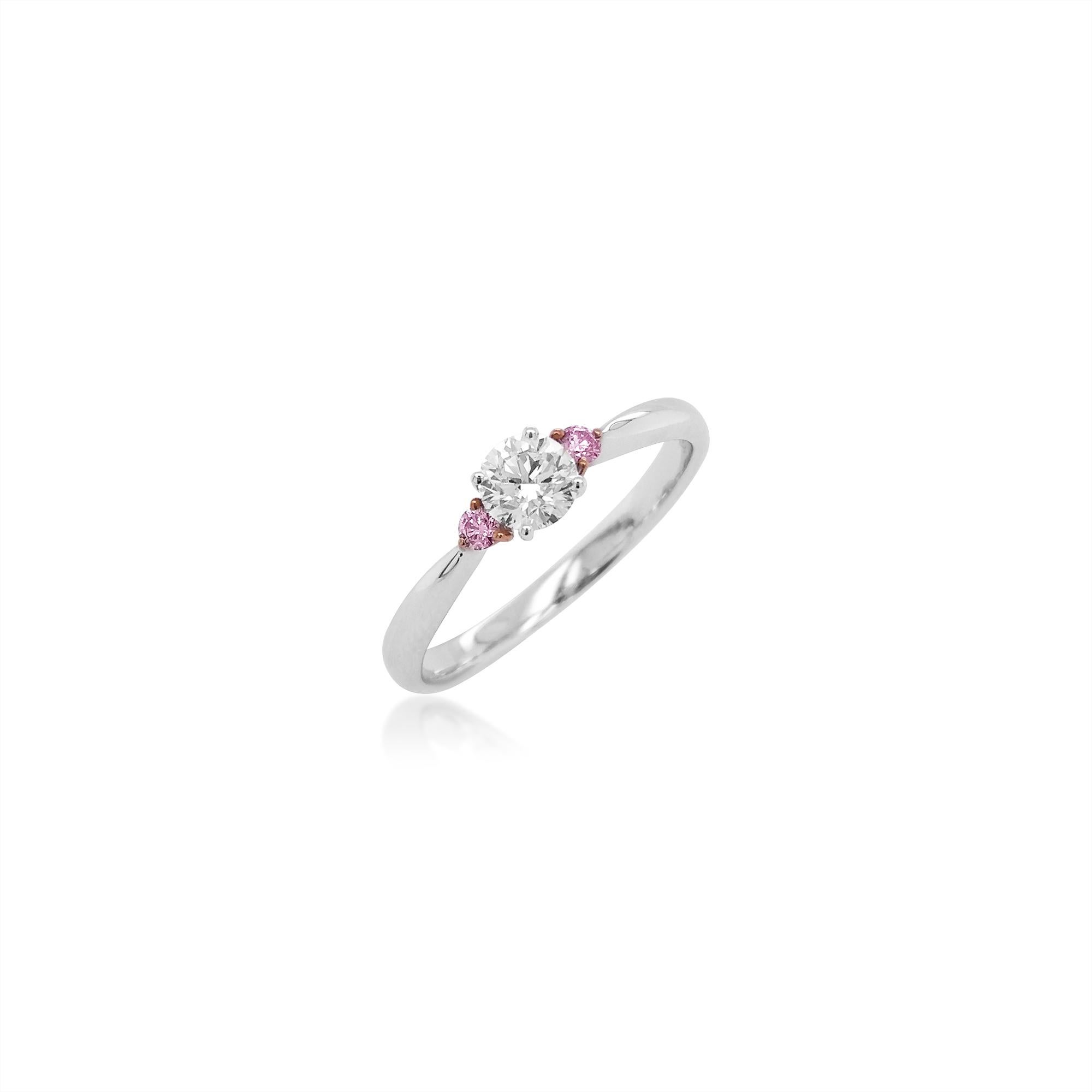 GIA Certified White Diamond Argyle Pink Diamond 18k Gold Bridal Ring (Rundschliff) im Angebot