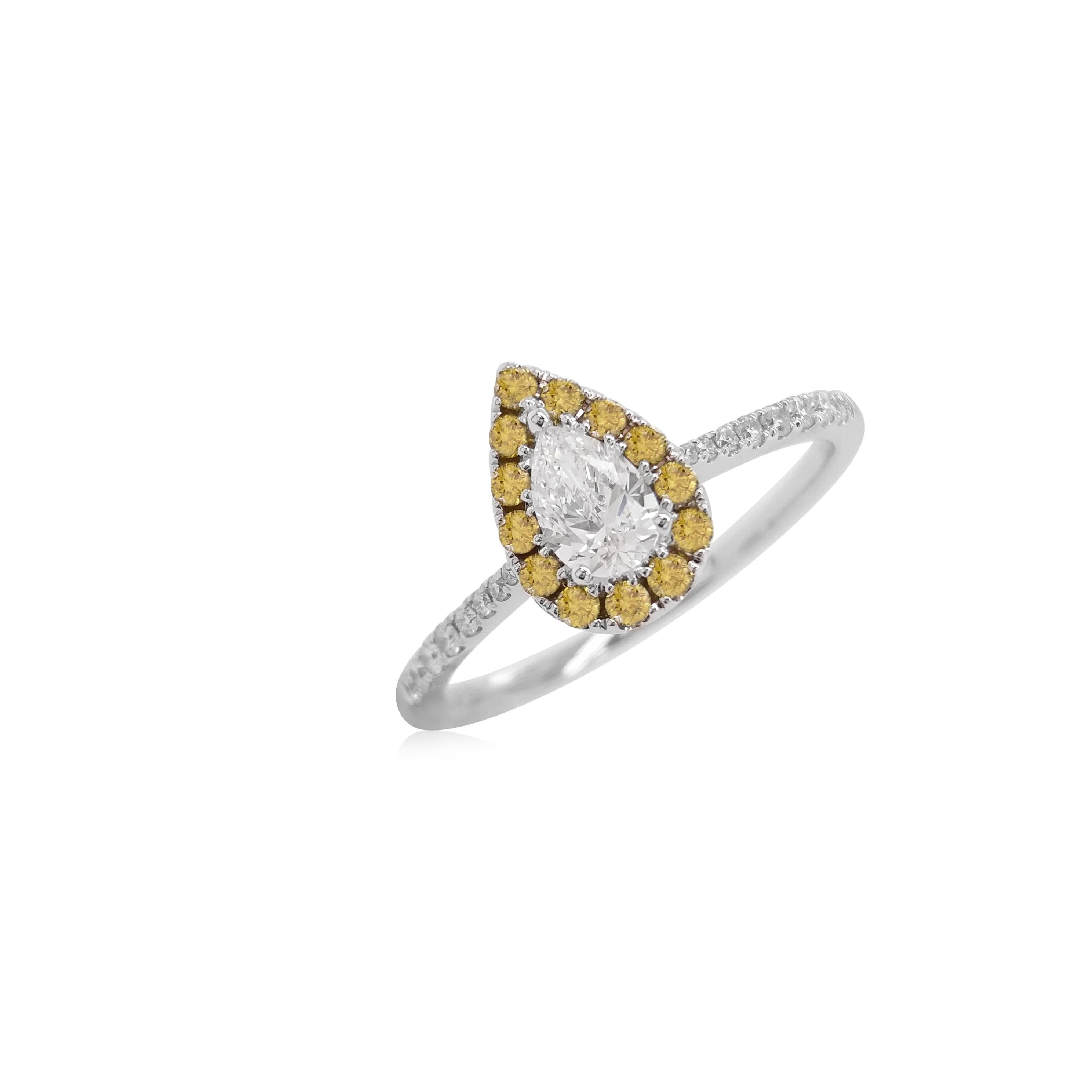 Contemporain Bague de mariage en or 18 carats avec diamant blanc certifié GIA et diamant vert en vente