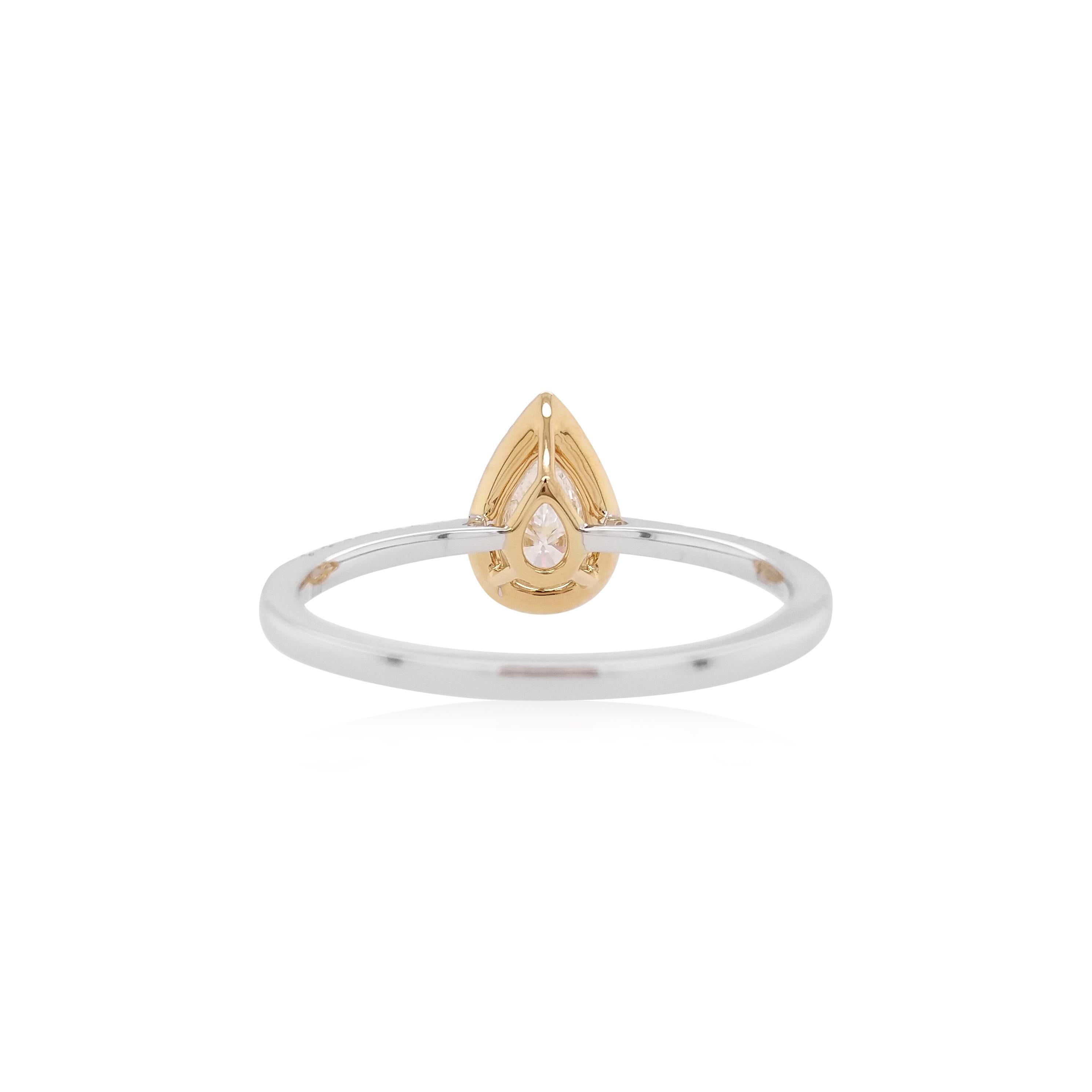 This gorgeous ring features an exceptional white diamond as its focal point, which has been hand-selected by our experts. Surrounded by a halo of orange diamonds and encased in a bold 18 Karat white and yellow gold setting, the ring has been