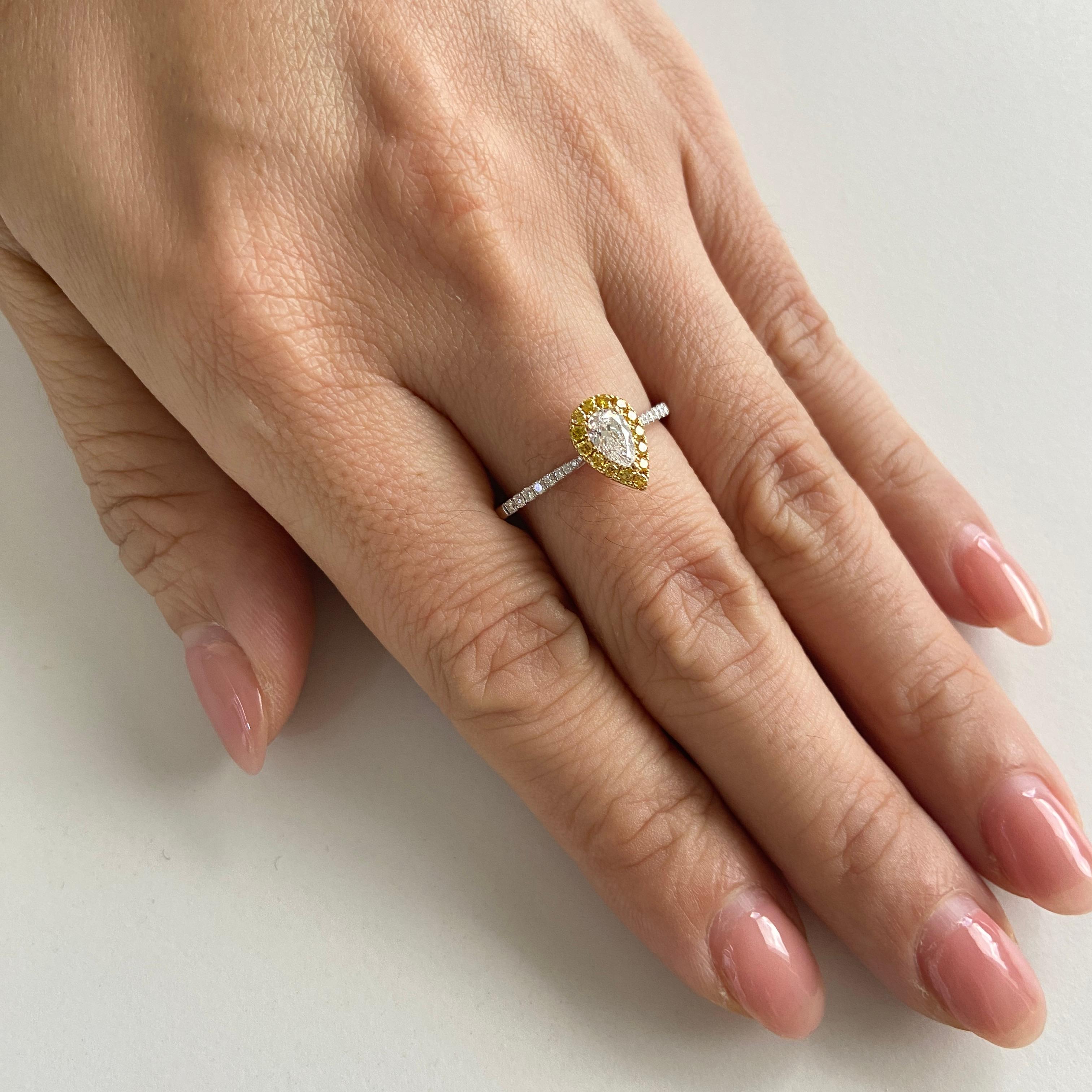 Anello nuziale in oro 18 carati con diamante bianco certificato GIA e diamante arancione In condizioni Nuovo in vendita a Hong Kong, HK