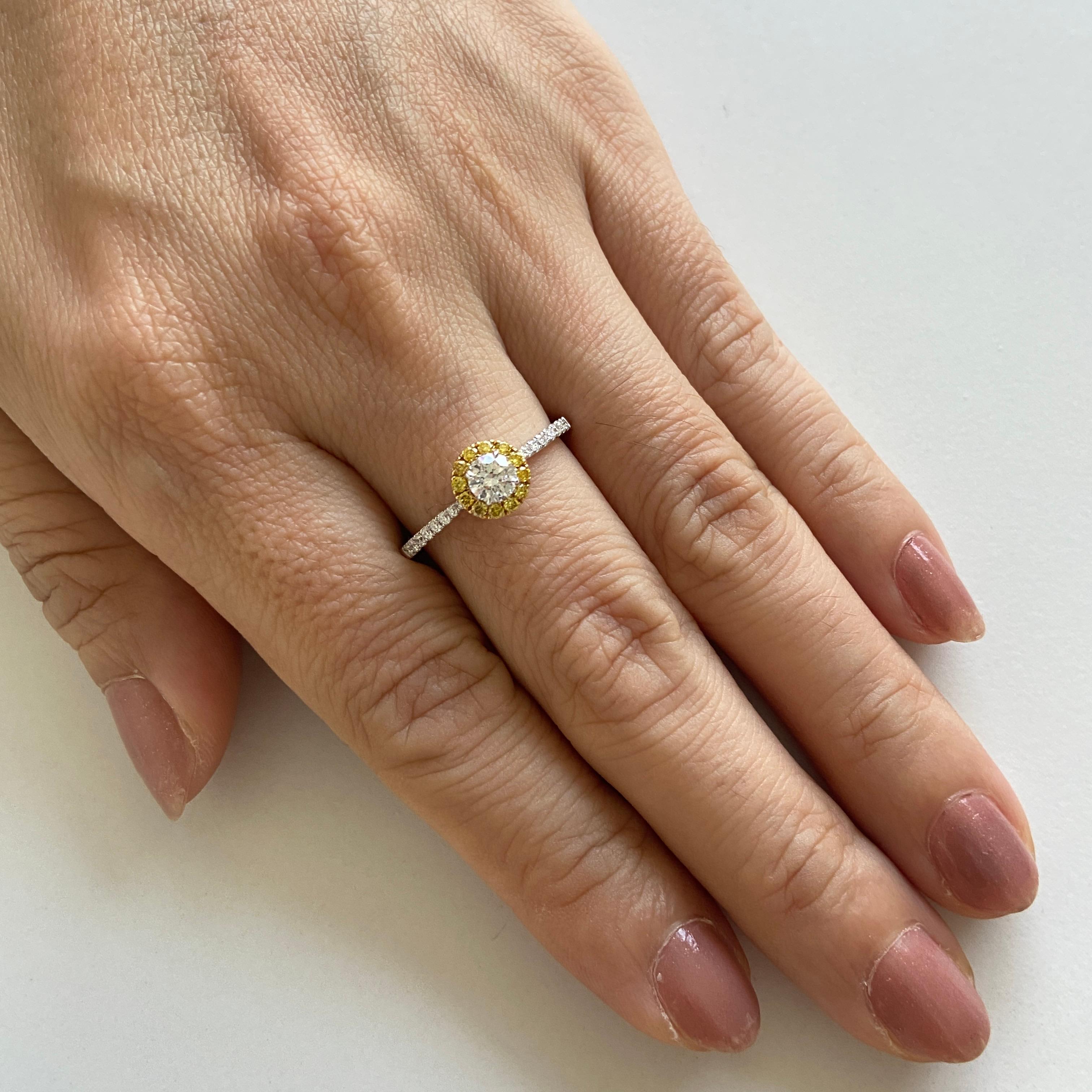 Anello di fidanzamento in oro 18K con diamante bianco arancione certificato Gia In condizioni Nuovo in vendita a Hong Kong, HK