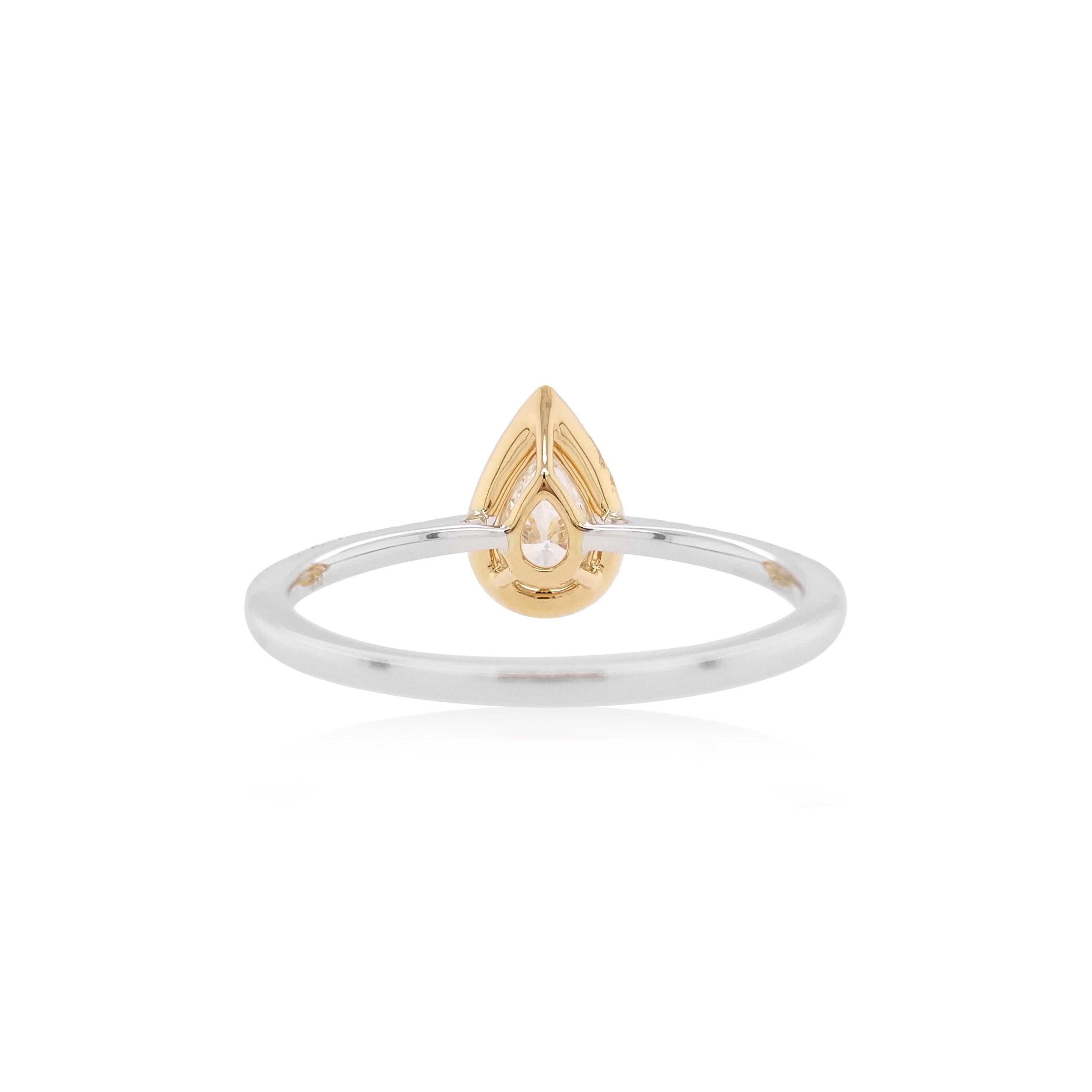 This mesmerizing ring features a glistening pear-shaped white diamond surrounded by a delicate scintillating yellow diamond halo. This ring is a contemporary classic and will make the perfect addition to any jewelry collection.
-	Centre Diamond, GIA