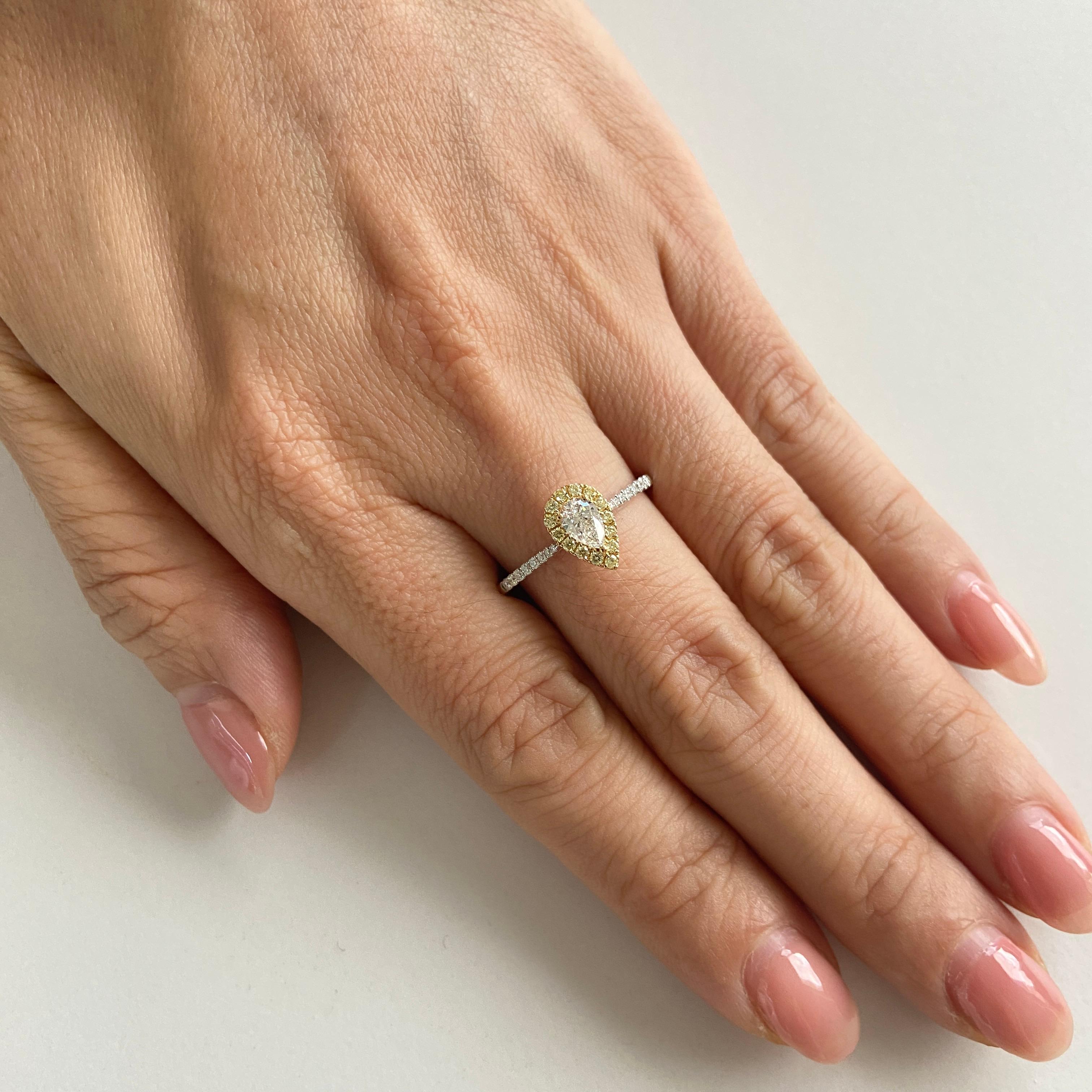 Bague de mariage en or 18K avec diamant blanc certifié GIA et diamant jaune Neuf - En vente à Hong Kong, HK