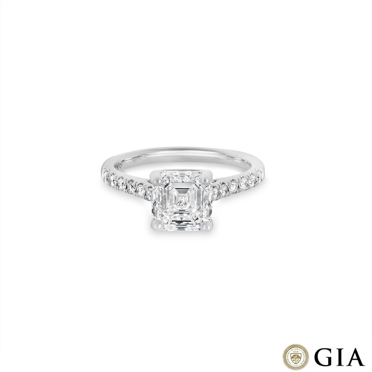 Taille Asscher Bague en or blanc certifiée GIA avec diamant taille Asscher de 2,40 carats G/VS1 en vente