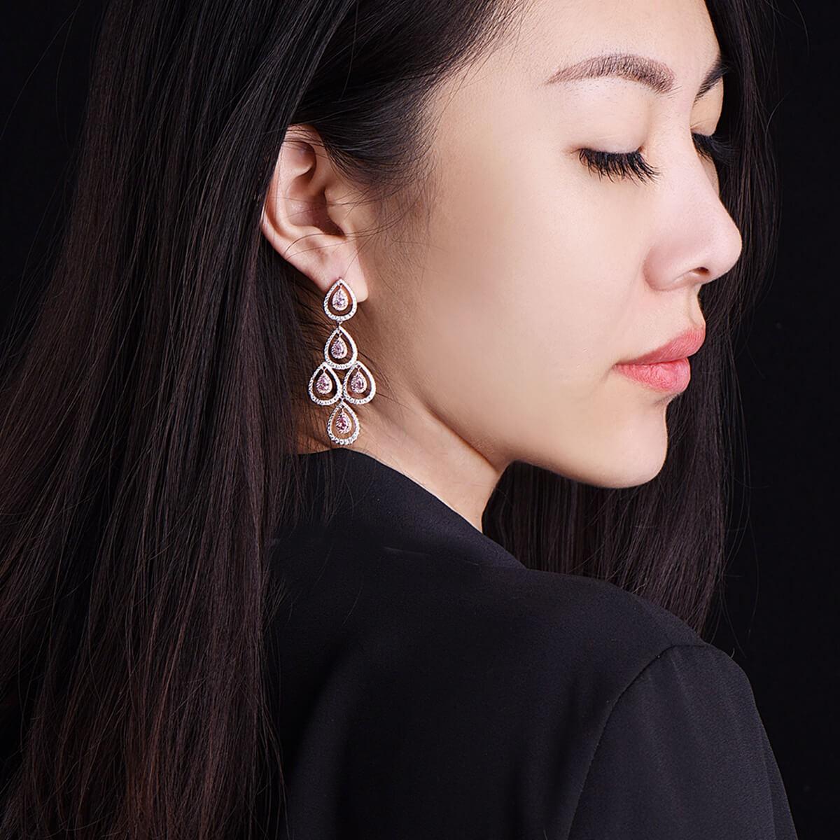 GIA Certified White Gold Chandelier Pear Cut Diamond Earrings, 3.92 Carat In New Condition In Knightsbridge, GB