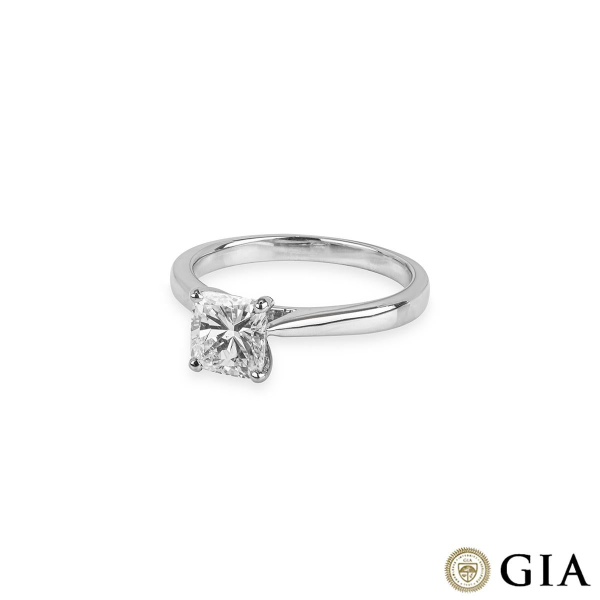 Taille coussin Bague en or blanc certifiée GIA avec diamant taille coussin de 1,14 carat G/VS1 en vente