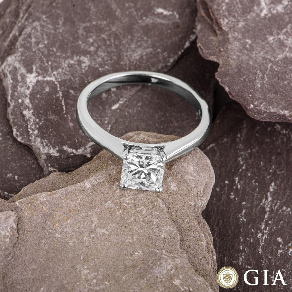 Bague en or blanc certifiée GIA avec diamant taille coussin de 1,14 carat G/VS1 Neuf - En vente à London, GB