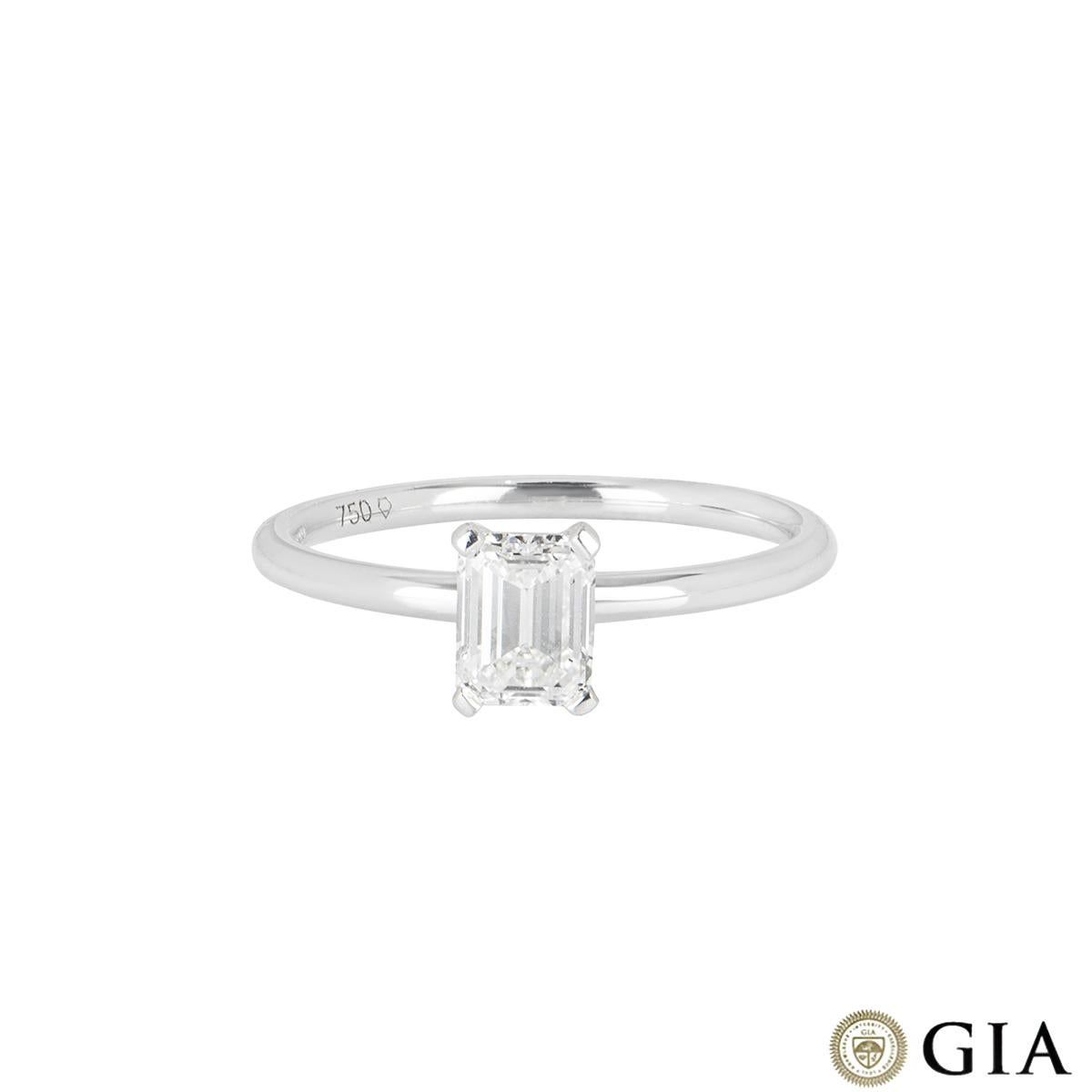 Taille émeraude Bague en or blanc certifiée GIA avec diamant taille émeraude 0,81 carat H/VVS2 en vente