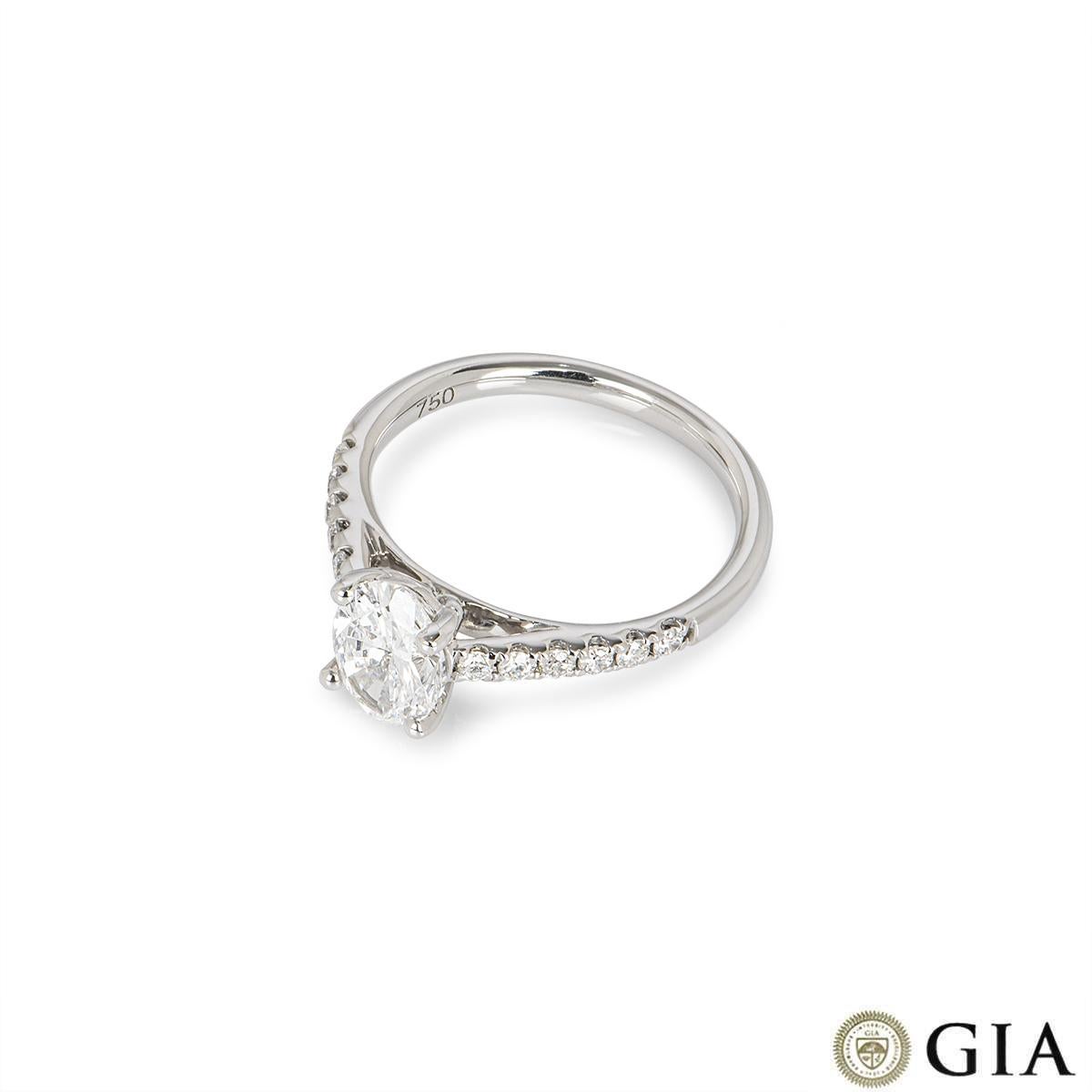 Taille ovale Bague en or blanc certifiée GIA avec diamant taille ovale de 1,00 carat D/SI1 en vente