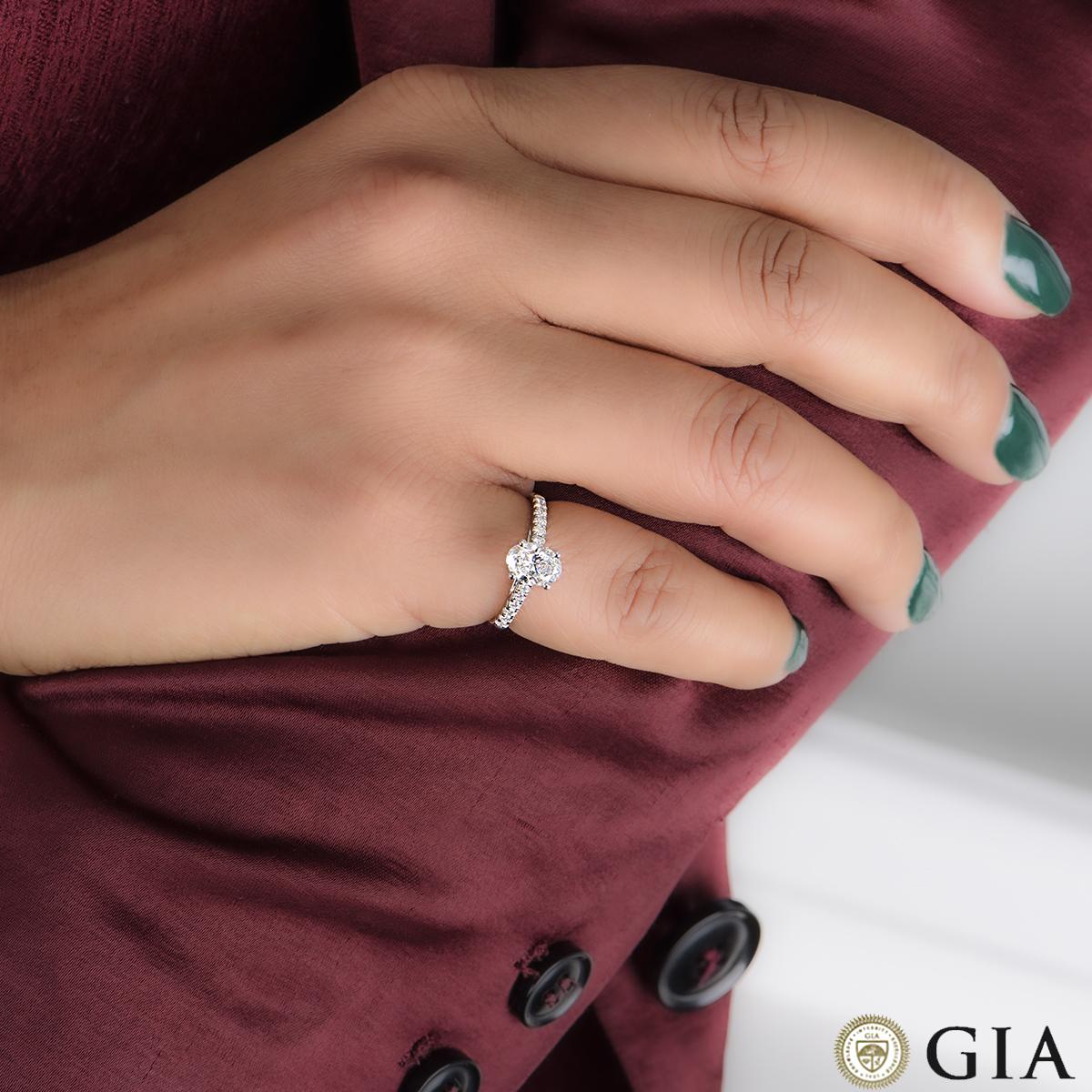 Bague en or blanc certifiée GIA avec diamant taille ovale de 1,00 carat D/SI1 Pour femmes en vente