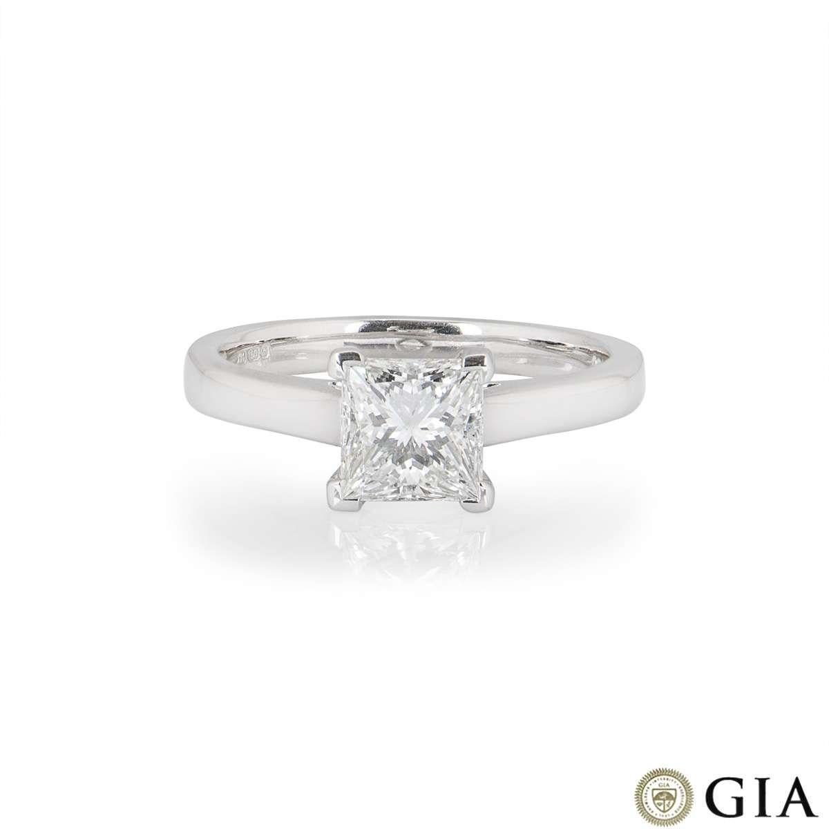 Taille princesse Bague de fiançailles en or blanc certifiée GIA avec diamant taille princesse de 1,30 carat H/VS1 en vente