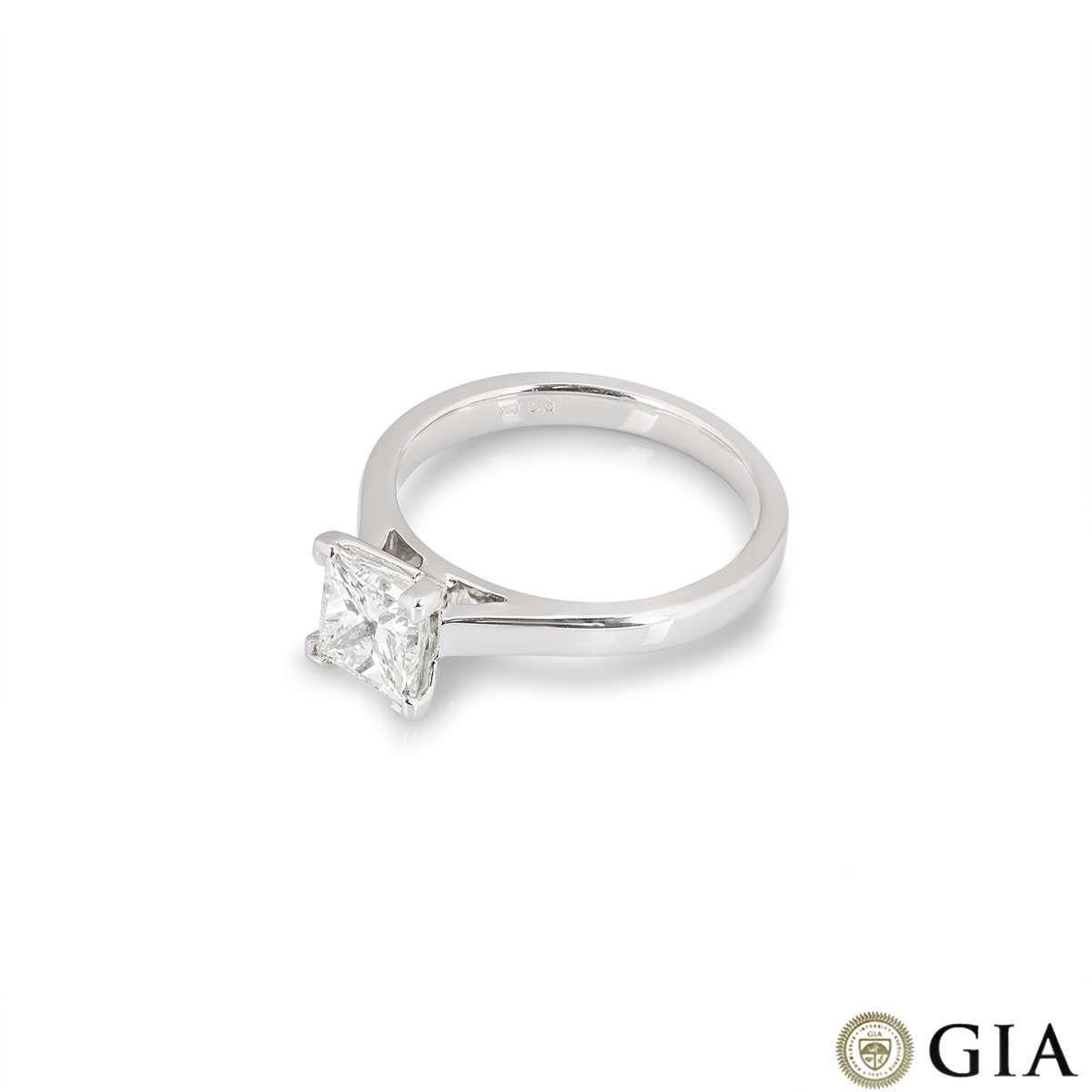 Bague de fiançailles en or blanc certifiée GIA avec diamant taille princesse de 1,30 carat H/VS1 Neuf - En vente à London, GB