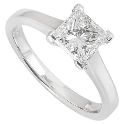 Bague de fiançailles en or blanc certifiée GIA avec diamant taille princesse de 1,30 carat H/VS1 en vente