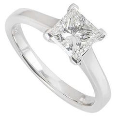 Anillo de compromiso de diamantes talla princesa de oro blanco certificado por GIA 1,30 ct H/VS1