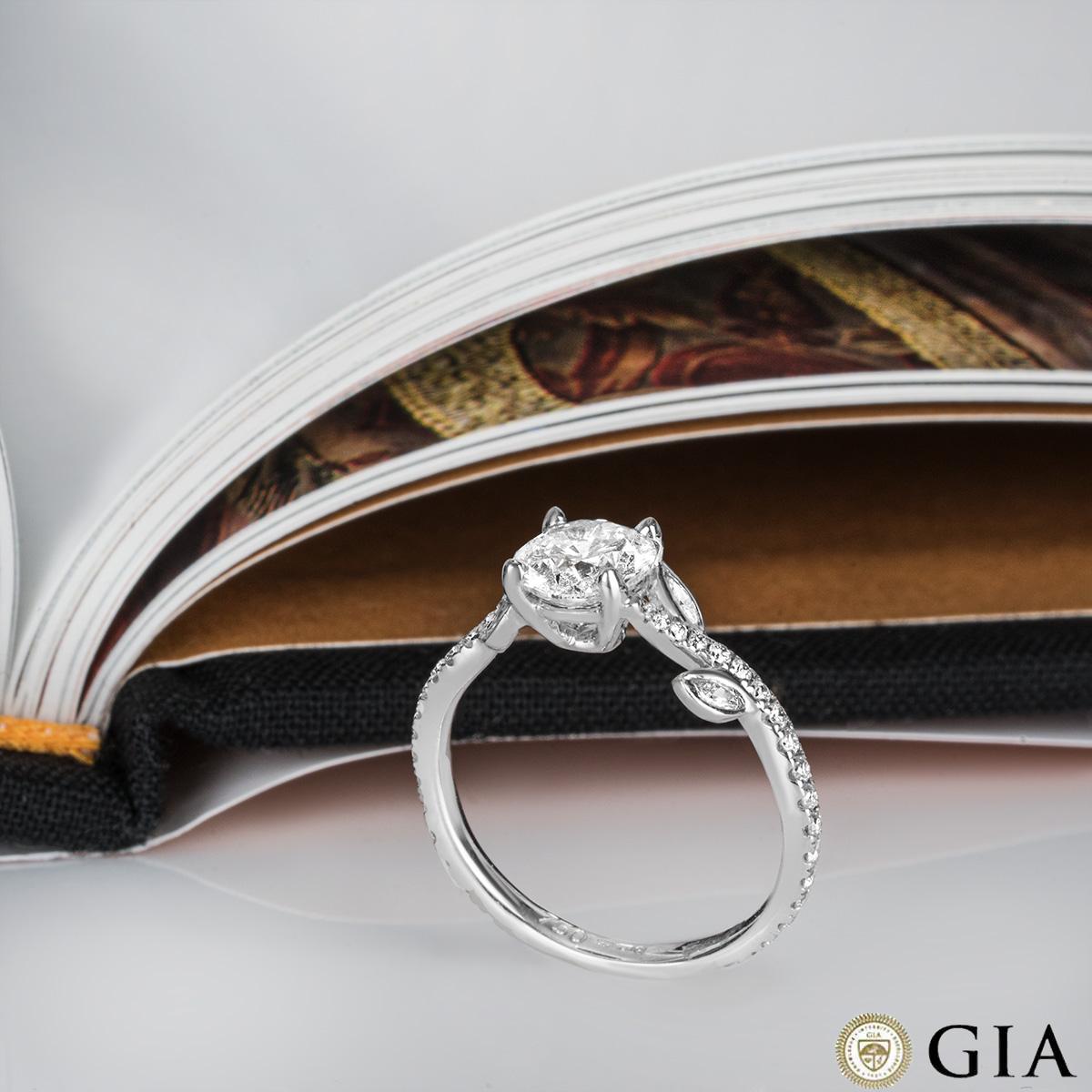 Bague en or blanc certifiée GIA avec diamant taille ronde brillant 1,01 carat E/VVS1 en vente 3