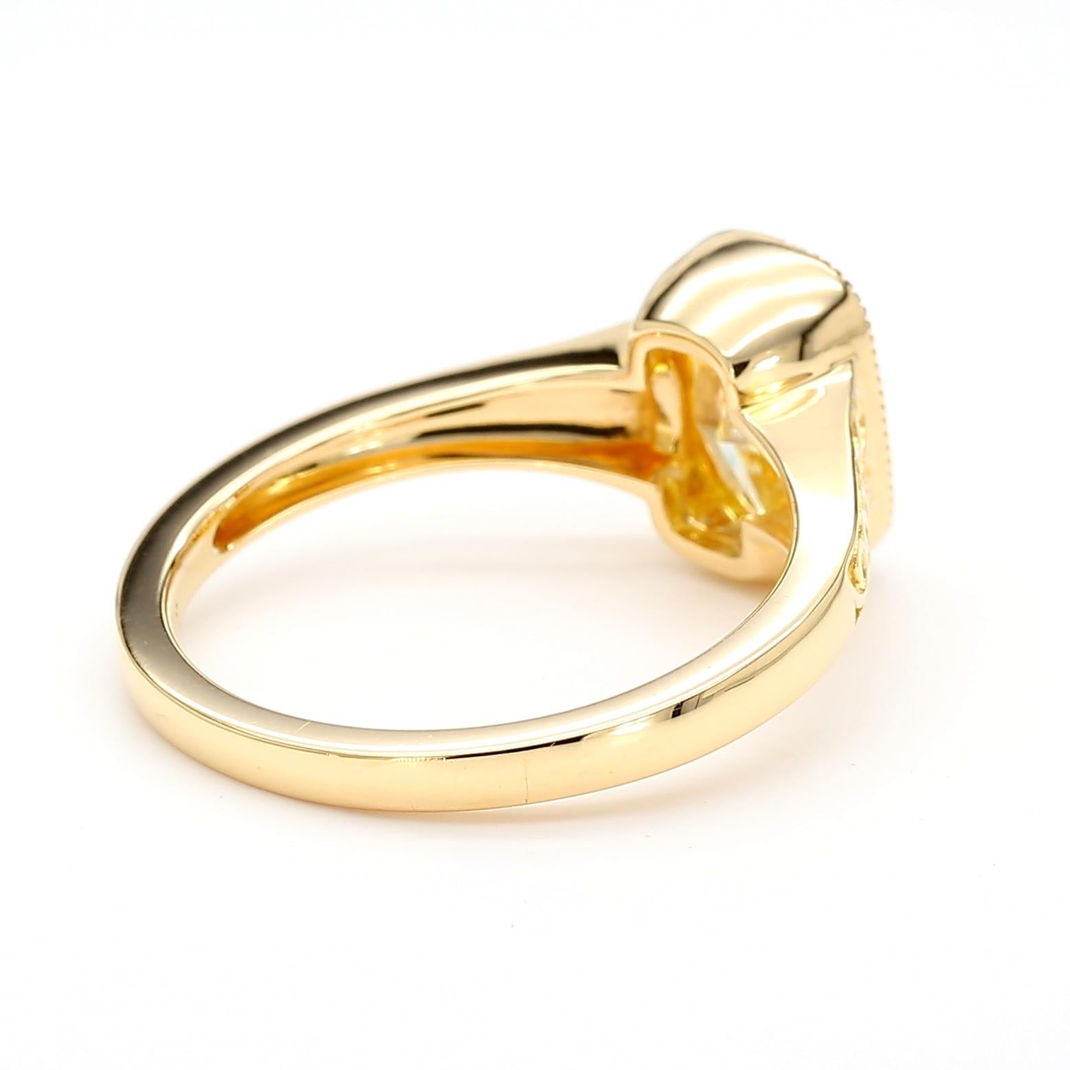 De las mujeres GIA Certified Fancy Yellow 2.02 Carat Diamond Bezel Set Ring in 18K Yellow Gold en venta