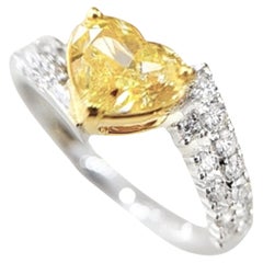 Anillo de oro amarillo de 18 quilates con diamantes certificado por GIA