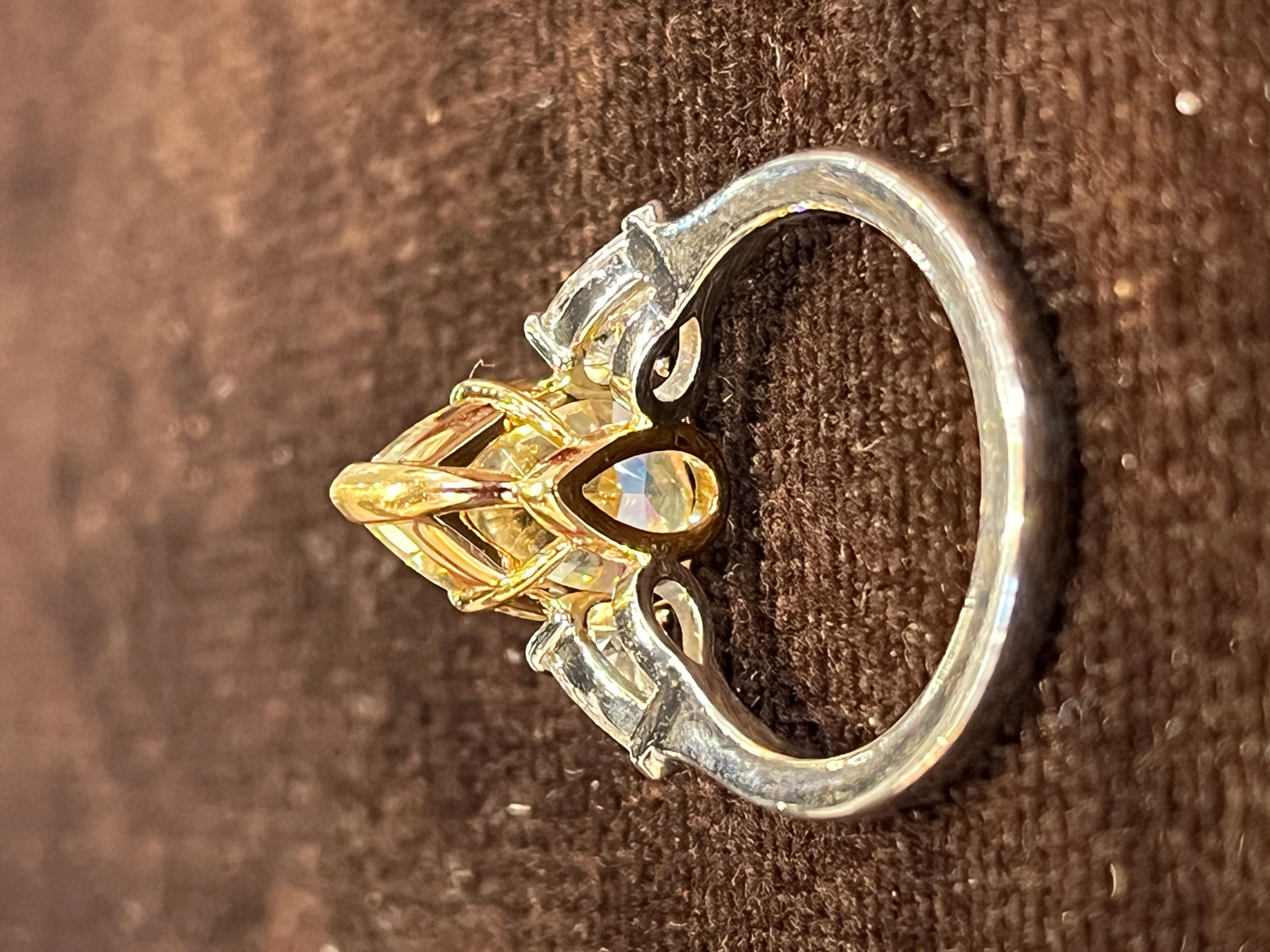 GIA 4.01cts Yellow Diamond Engagement Ring set in Platinum 950 and 18K Gold In New Condition For Sale In Miami, FL