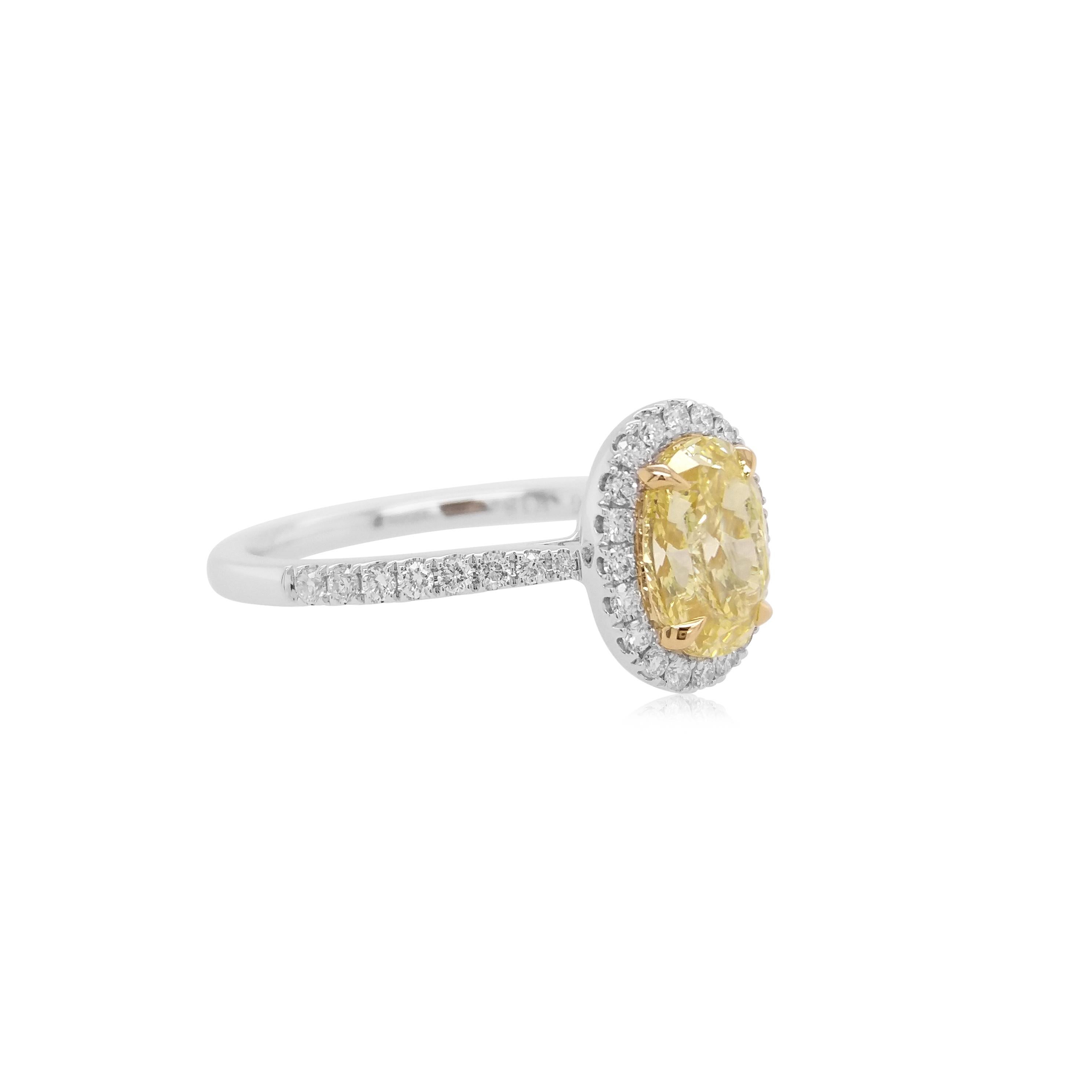GIA Certified Yellow Diamond White Diamond 18K Gold Bridal Ring In New Condition For Sale In Hong Kong, HK